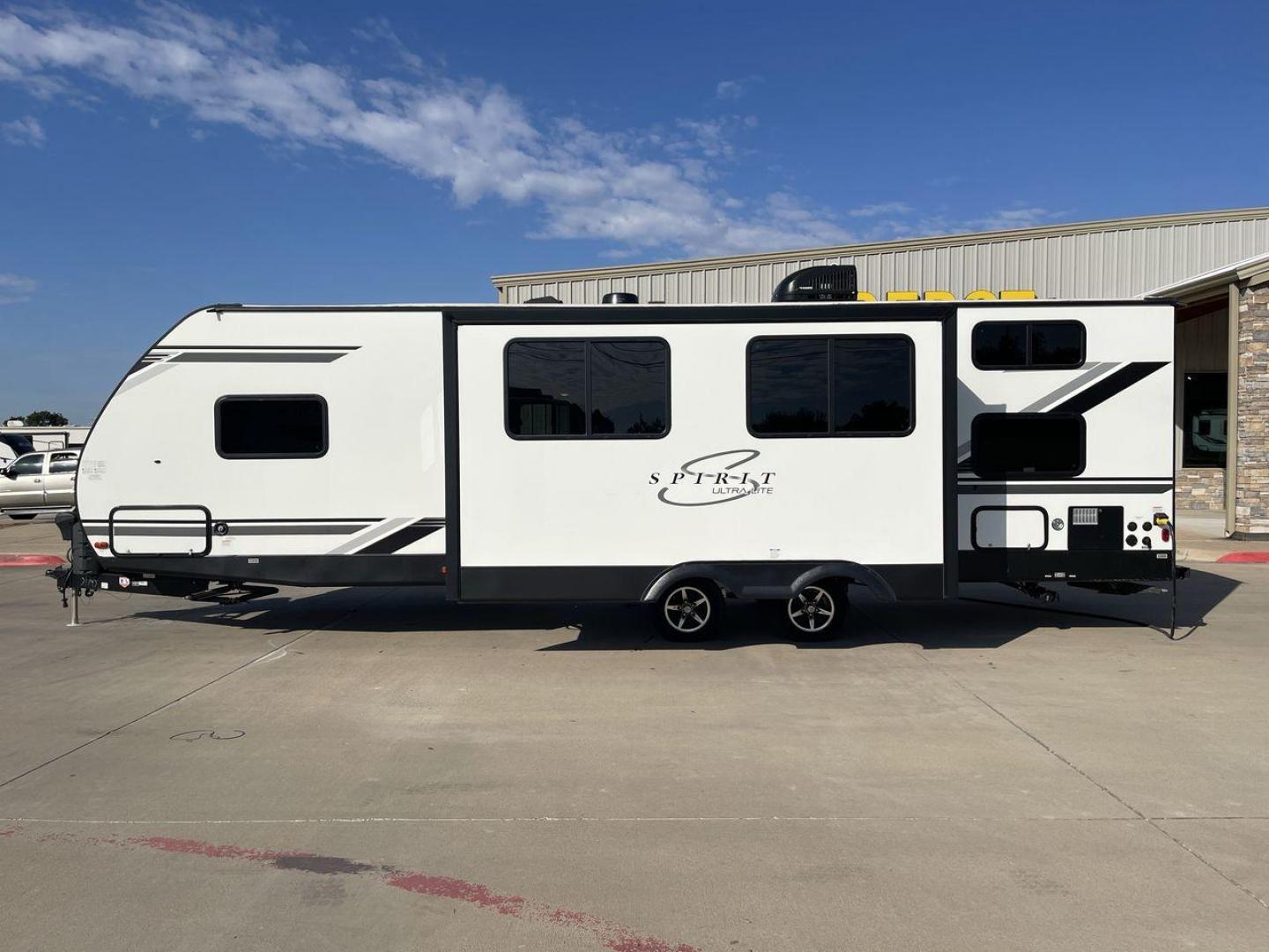 2021 COACHMEN SPIRIT 2963BH (5ZT2SBVBXMS) , Length: 33.92 ft. | Dry Weight: 6,408 lbs. | Slides: 1 transmission, located at 4319 N Main St, Cleburne, TX, 76033, (817) 678-5133, 32.385960, -97.391212 - The 2021 Coachmen Spirit 2963BH is a family-friendly travel trailer designed to maximize comfort and convenience while camping. With its spacious bunkhouse, open layout, and thoughtful features, this model is ideal for families or groups seeking a comfortable and easy-to-tow trailer for extended cam - Photo#23