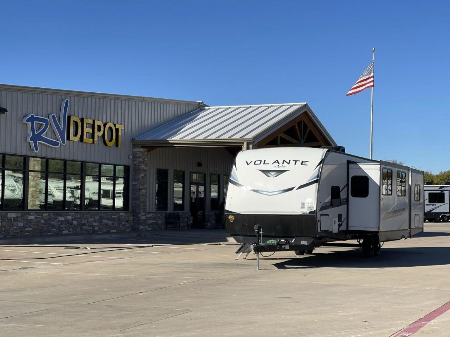 2021 CROSSROADS VOLANTE 32FB (4YDT32F21M6) , Length: 35.92 ft. | Dry Weight: 7,578 lbs. | Gross Weight: 9,810 lbs. | Slides: 2 transmission, located at 4319 N Main St, Cleburne, TX, 76033, (817) 678-5133, 32.385960, -97.391212 - Photo#0