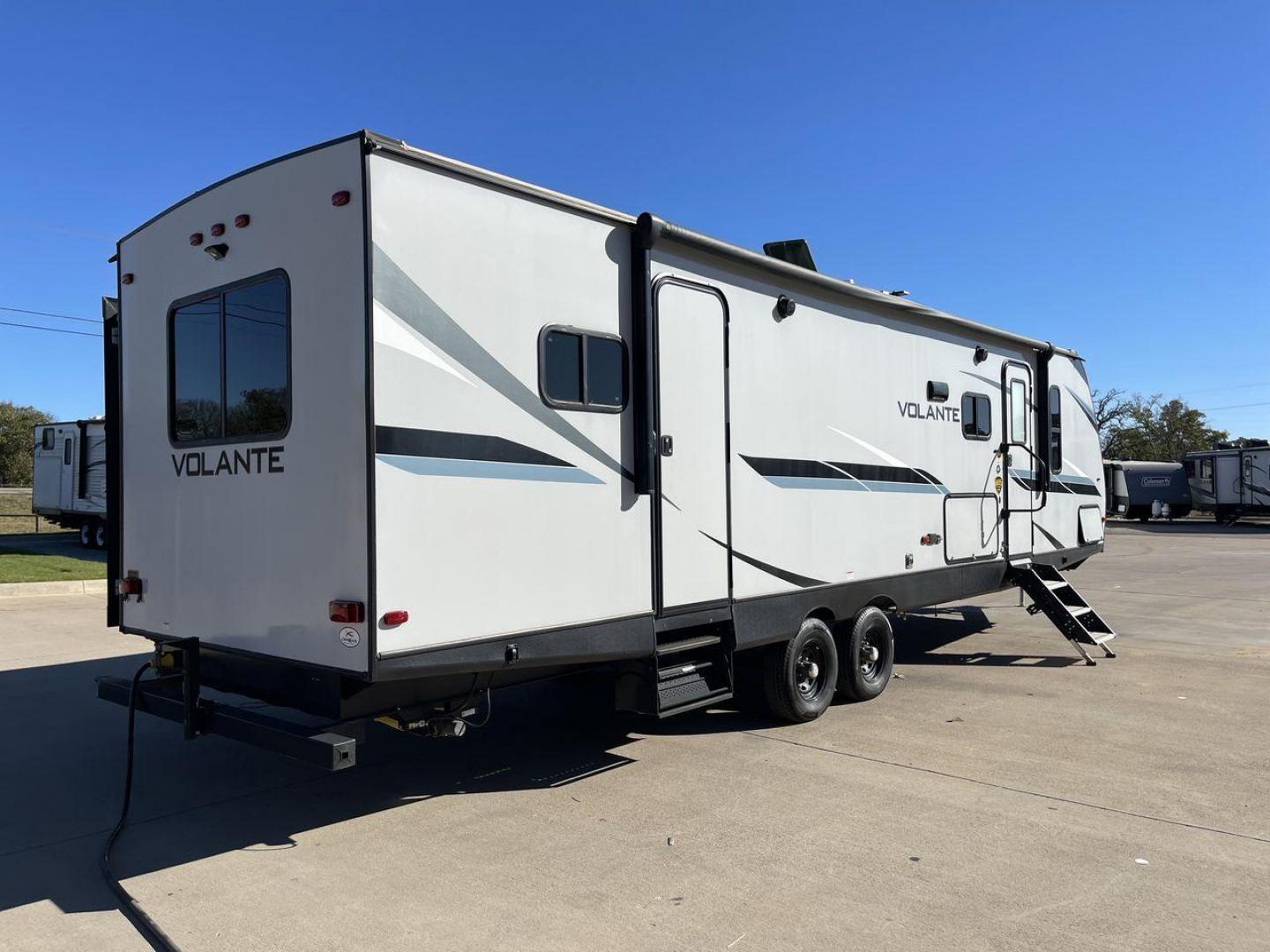 2021 CROSSROADS VOLANTE 32FB (4YDT32F21M6) , Length: 35.92 ft. | Dry Weight: 7,578 lbs. | Gross Weight: 9,810 lbs. | Slides: 2 transmission, located at 4319 N Main St, Cleburne, TX, 76033, (817) 678-5133, 32.385960, -97.391212 - Photo#24