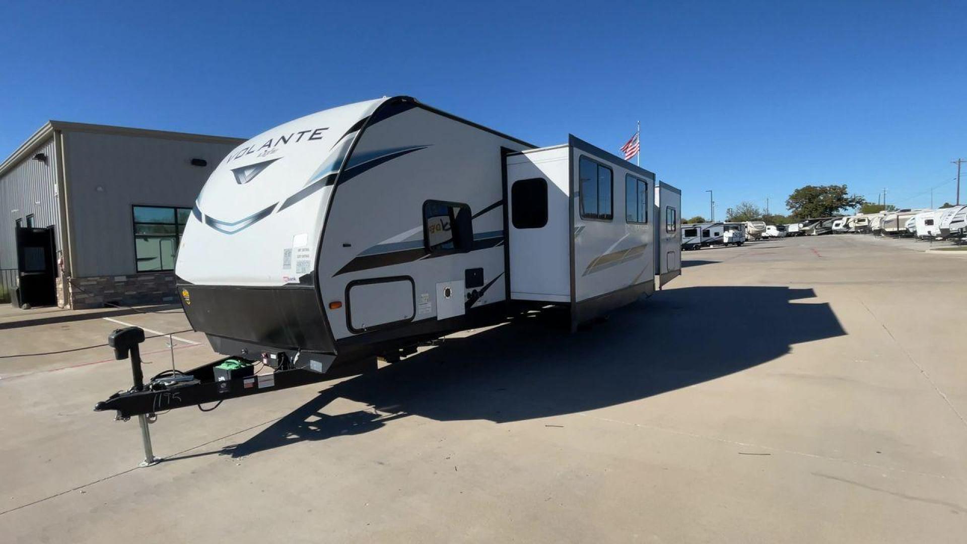 2021 CROSSROADS VOLANTE 32FB (4YDT32F21M6) , Length: 35.92 ft. | Dry Weight: 7,578 lbs. | Gross Weight: 9,810 lbs. | Slides: 2 transmission, located at 4319 N Main St, Cleburne, TX, 76033, (817) 678-5133, 32.385960, -97.391212 - Photo#5