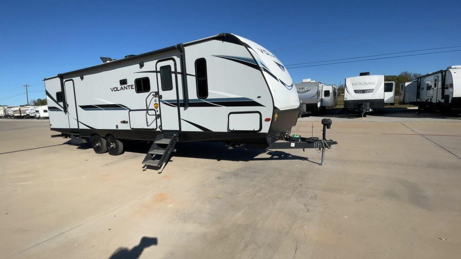 2021 CROSSROADS VOLANTE 32FB (4YDT32F21M6) , Length: 35.92 ft. | Dry Weight: 7,578 lbs. | Gross Weight: 9,810 lbs. | Slides: 2 transmission, located at 4319 N Main St, Cleburne, TX, 76033, (817) 678-5133, 32.385960, -97.391212 - Photo#3