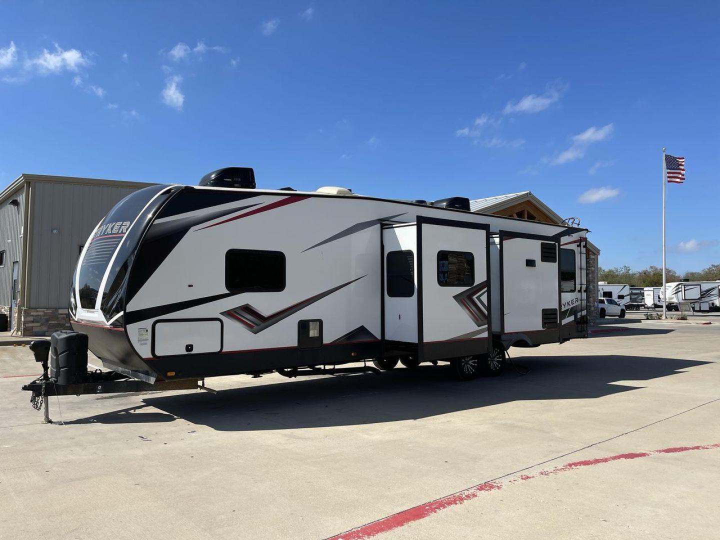 2021 CRUISER RV STRYKER 3414 (5RXGB392XM1) , Length: 38.75 ft. | Dry Weight: 9,608 lbs. | Gross Weight: 12,800 lbs. | Slides: 2 transmission, located at 4319 N Main St, Cleburne, TX, 76033, (817) 678-5133, 32.385960, -97.391212 - The 2021 Cruiser RV Stryker 3414 is a meticulously crafted toy hauler that seamlessly integrates luxury, versatility, and durability to provide an exceptional on-the-road experience. Whether you're a passionate thrill-seeker indulging in outdoor sports or a discerning family seeking comfort, the Str - Photo#24