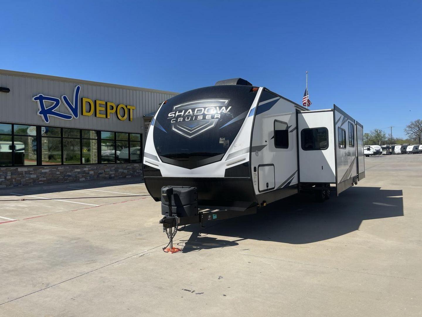 2021 CRUISER SHADOW CRUISER 325BH (5RXDB3624M1) , located at 4319 N Main St, Cleburne, TX, 76033, (817) 678-5133, 32.385960, -97.391212 - Photo#0