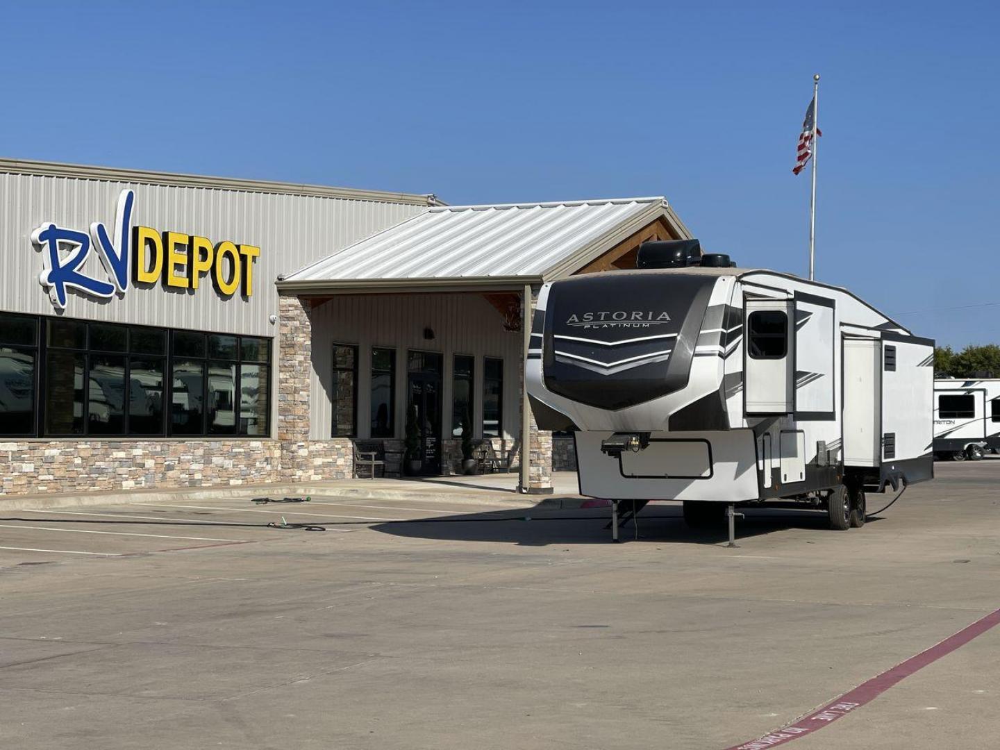 2021 DUTCHMEN ASTORIA 3173RLP (4YDF31727MM) , Length: 35.92 ft. | Dry Weight: 9,959 lbs. | Slides: 3 transmission, located at 4319 N Main St, Cleburne, TX, 76033, (817) 678-5133, 32.385960, -97.391212 - Photo#0