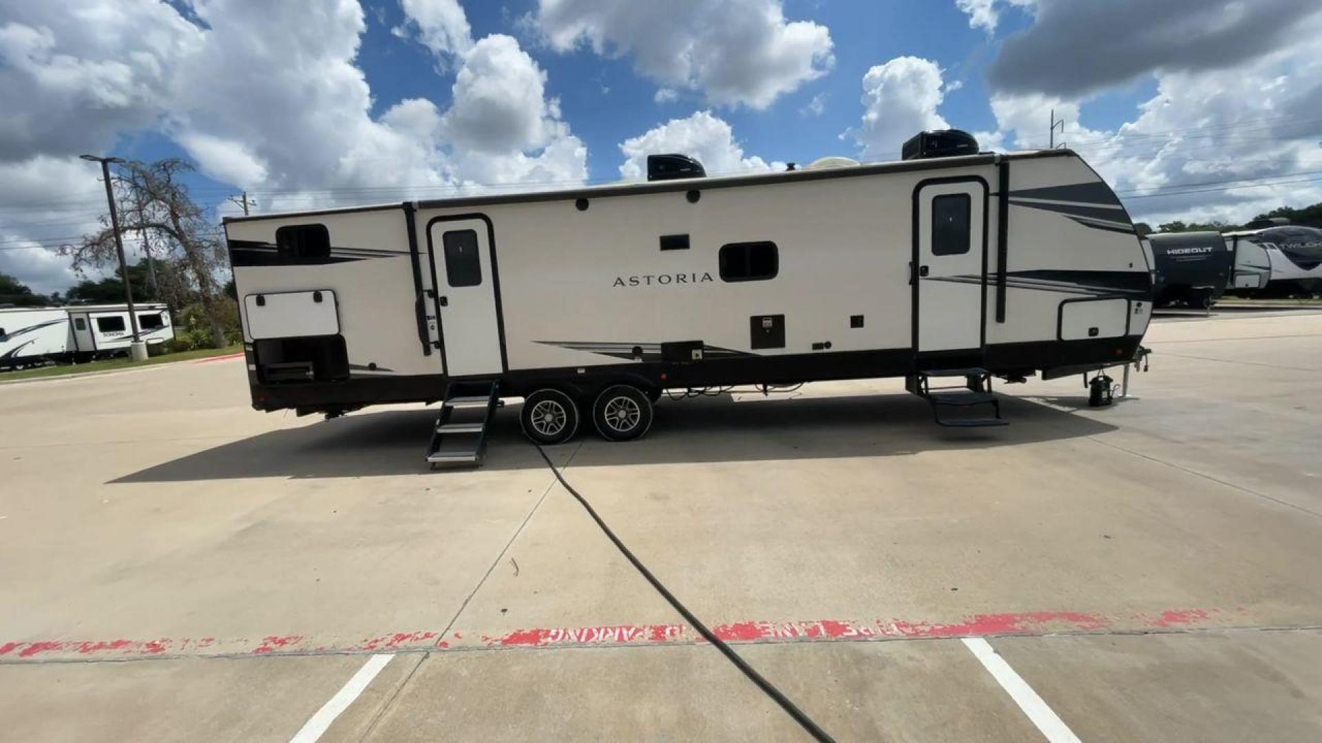 2021 DUTCHMEN ASTORIA 3202BH (4YDT32021MM) , Length: 36.83 ft. | Dry Weight: 7,724 lbs. | Slides: 2 transmission, located at 4319 N Main St, Cleburne, TX, 76033, (817) 678-5133, 32.385960, -97.391212 - Photo#2