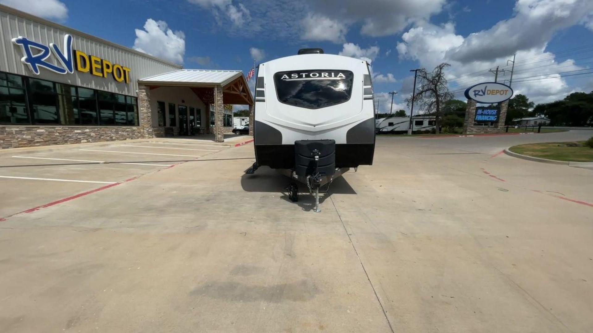 2021 DUTCHMEN ASTORIA 3202BH (4YDT32021MM) , Length: 36.83 ft. | Dry Weight: 7,724 lbs. | Slides: 2 transmission, located at 4319 N Main St, Cleburne, TX, 76033, (817) 678-5133, 32.385960, -97.391212 - Photo#4