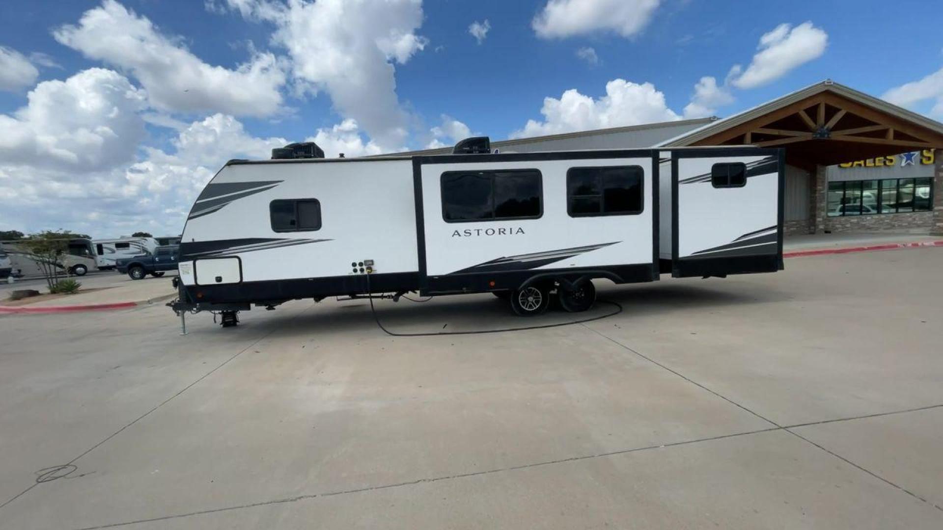 2021 DUTCHMEN ASTORIA 3202BH (4YDT32021MM) , Length: 36.83 ft. | Dry Weight: 7,724 lbs. | Slides: 2 transmission, located at 4319 N Main St, Cleburne, TX, 76033, (817) 678-5133, 32.385960, -97.391212 - Photo#6