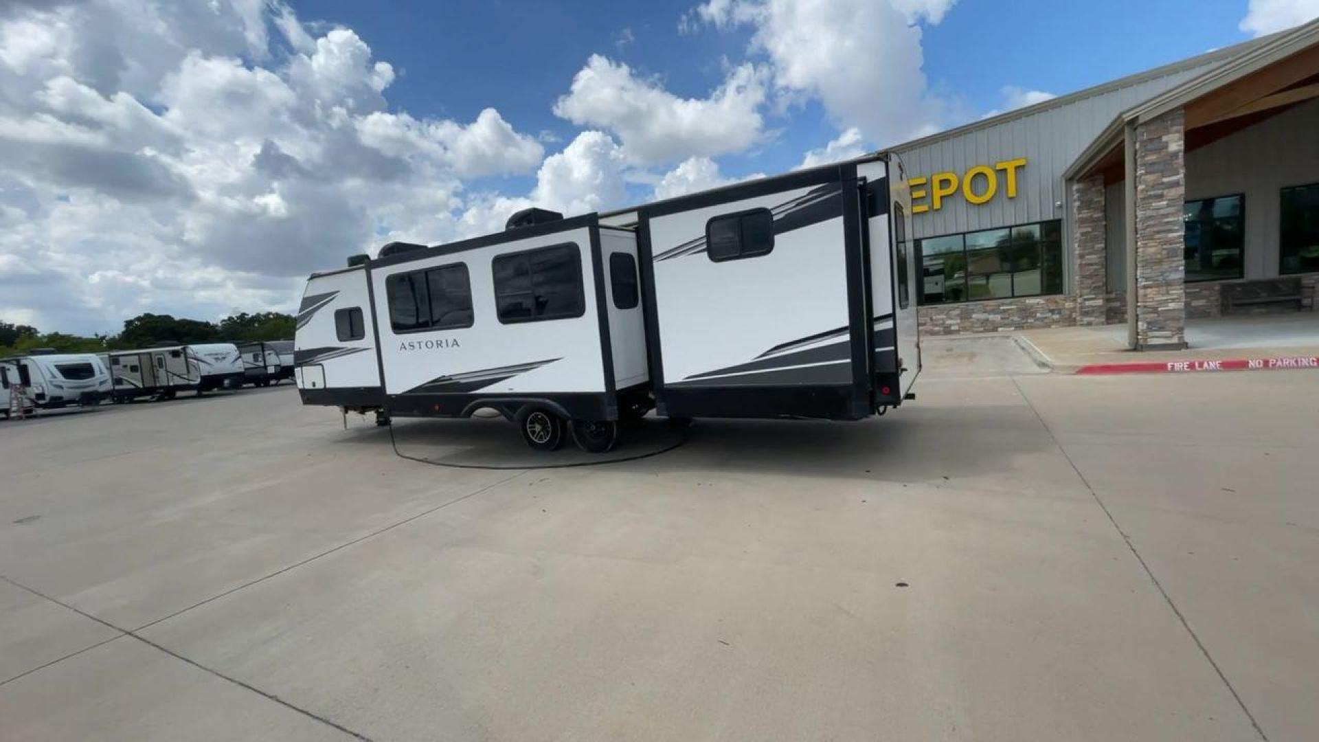 2021 DUTCHMEN ASTORIA 3202BH (4YDT32021MM) , Length: 36.83 ft. | Dry Weight: 7,724 lbs. | Slides: 2 transmission, located at 4319 N Main St, Cleburne, TX, 76033, (817) 678-5133, 32.385960, -97.391212 - Photo#7