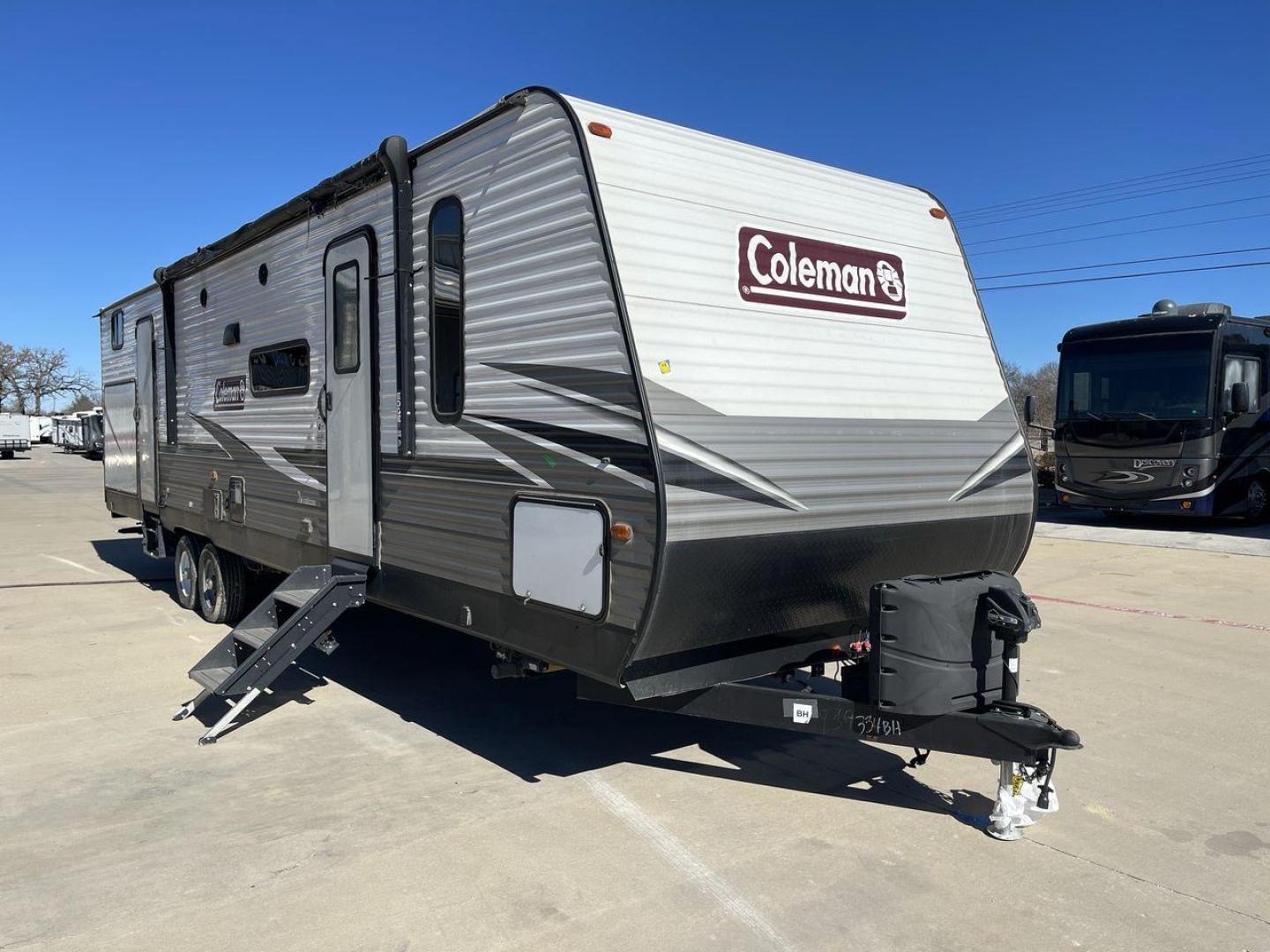 2021 WHITE DUTCHMEN COLEMAN 334BH (4YDT3342XMH) , Length: 37.25 ft. | Dry Weight: 7,806 lbs. | Slides: 2 transmission, located at 4319 N Main St, Cleburne, TX, 76033, (817) 678-5133, 32.385960, -97.391212 - The 2021 Dutchmen Coleman 334BH is a luxurious and spacious travel trailer designed to redefine your camping experience. Its exterior boasts a length of 37 feet, a width of 8 feet, and a dry weight of 7,806 lbs. The aluminum frame construction ensures durability and lightweight towing, while the hig - Photo#22