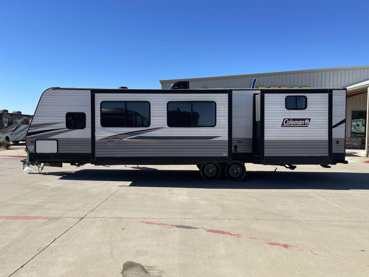 2021 WHITE DUTCHMEN COLEMAN 334BH (4YDT3342XMH) , Length: 37.25 ft. | Dry Weight: 7,806 lbs. | Slides: 2 transmission, located at 4319 N Main St, Cleburne, TX, 76033, (817) 678-5133, 32.385960, -97.391212 - The 2021 Dutchmen Coleman 334BH is a luxurious and spacious travel trailer designed to redefine your camping experience. Its exterior boasts a length of 37 feet, a width of 8 feet, and a dry weight of 7,806 lbs. The aluminum frame construction ensures durability and lightweight towing, while the hig - Photo#23