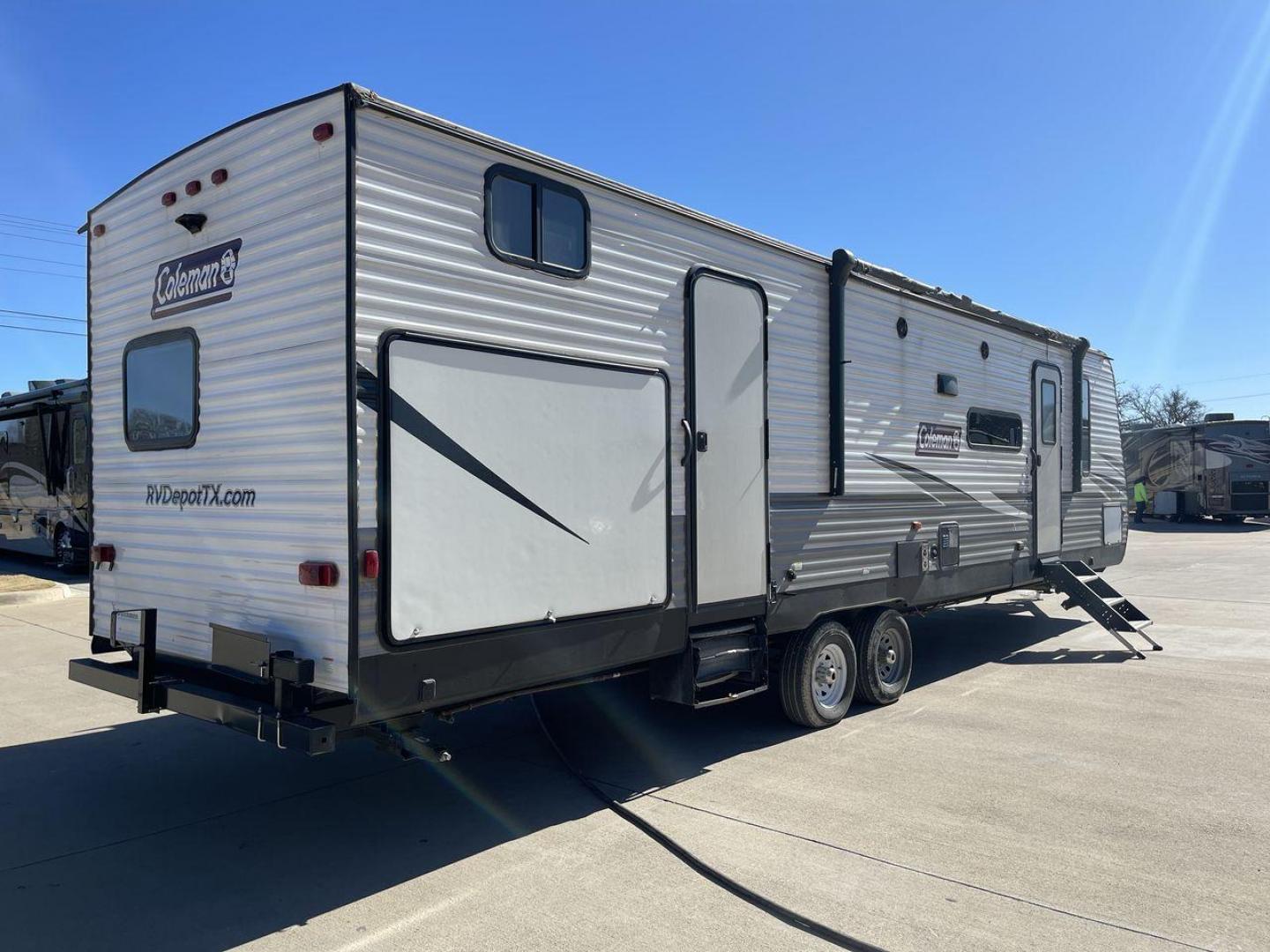 2021 WHITE DUTCHMEN COLEMAN 334BH (4YDT3342XMH) , Length: 37.25 ft. | Dry Weight: 7,806 lbs. | Slides: 2 transmission, located at 4319 N Main St, Cleburne, TX, 76033, (817) 678-5133, 32.385960, -97.391212 - The 2021 Dutchmen Coleman 334BH is a luxurious and spacious travel trailer designed to redefine your camping experience. Its exterior boasts a length of 37 feet, a width of 8 feet, and a dry weight of 7,806 lbs. The aluminum frame construction ensures durability and lightweight towing, while the hig - Photo#24