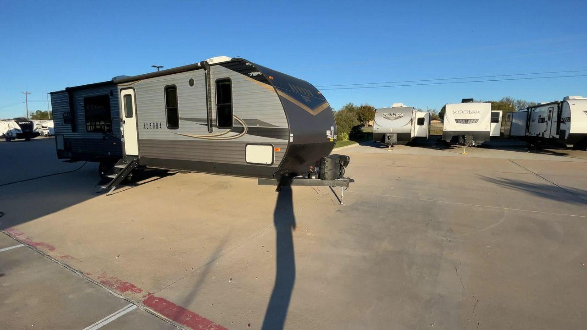 2021 FOREST RIVER AURORA 31KDS (5ZT2ARWB4MX) , Length: 36.25 ft. | Dry Weight: 7,743 lbs. | Gross Weight: 10,000 lbs. | Slides: 2 transmission, located at 4319 N Main St, Cleburne, TX, 76033, (817) 678-5133, 32.385960, -97.391212 - Photo#3