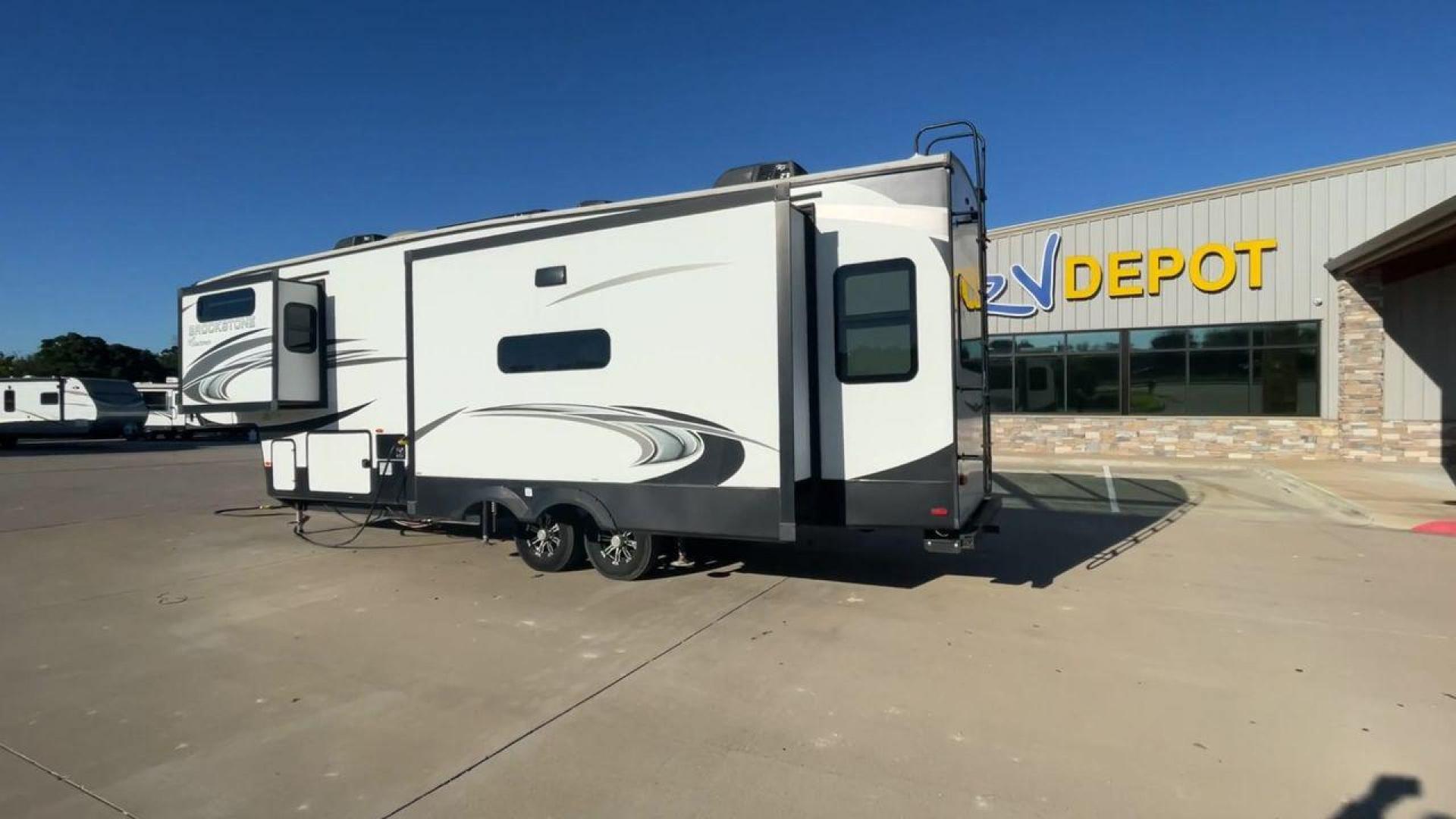 2021 FOREST RIVER BROOKSTONE 290RL (5ZT3BKUB7MA) , Length: 36.33 ft. | Dry Weight: 11,472 lbs. | Gross Weight: 14,500 lbs. | Slides: 3 transmission, located at 4319 N Main St, Cleburne, TX, 76033, (817) 678-5133, 32.385960, -97.391212 - The 2021 Forest River Brookstone 290RL is a luxury fifth wheel designed for spacious living and comfort, ideal for long trips or full-time RVing. Measuring 36.33 feet in length and weighing 11,472 lbs dry, this model offers excellent maneuverability for a fifth wheel. The exterior features sleek, mo - Photo#7