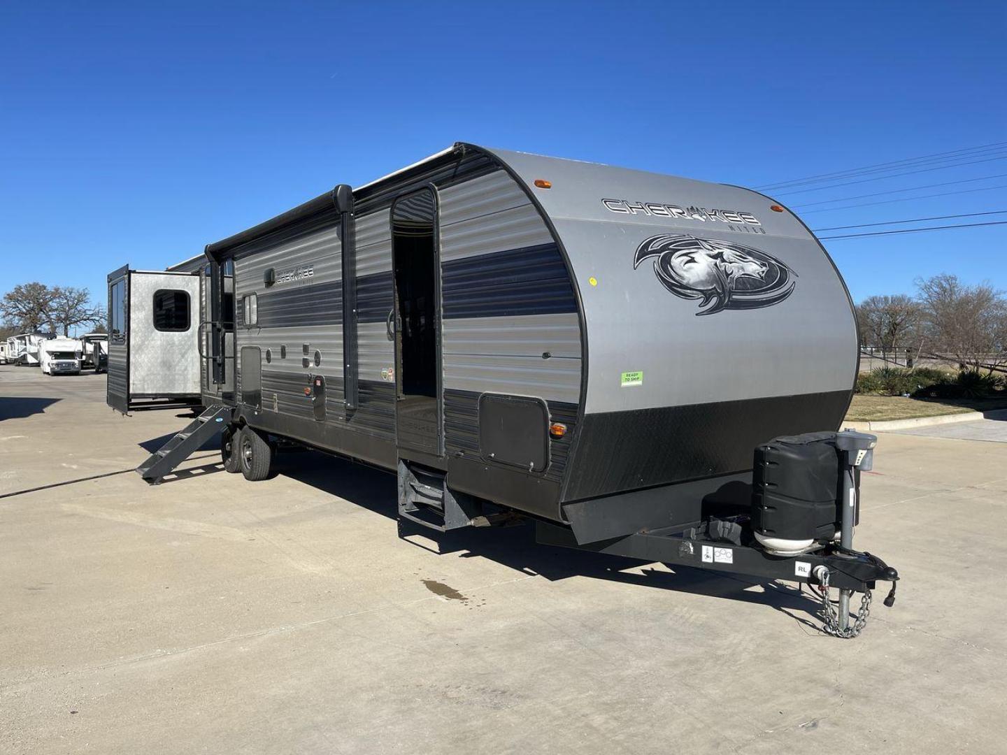 2021 FOREST RIVER CHEROKEE 306MM (4X4TCKG29MX) , Length: 39.92 ft. | Dry Weight: 8,578 lbs. | Gross Weight: 11,100 lbs. | Slides: 3 transmission, located at 4319 N Main St, Cleburne, TX, 76033, (817) 678-5133, 32.385960, -97.391212 - The 2021 Forest River Cherokee 306MM is a spacious and stylish travel trailer, ideal for families or couples who enjoy both relaxation and entertainment on the road. Its rear living area design and premium features make it a standout choice for extended adventures or weekend getaways. The dimensions - Photo#22