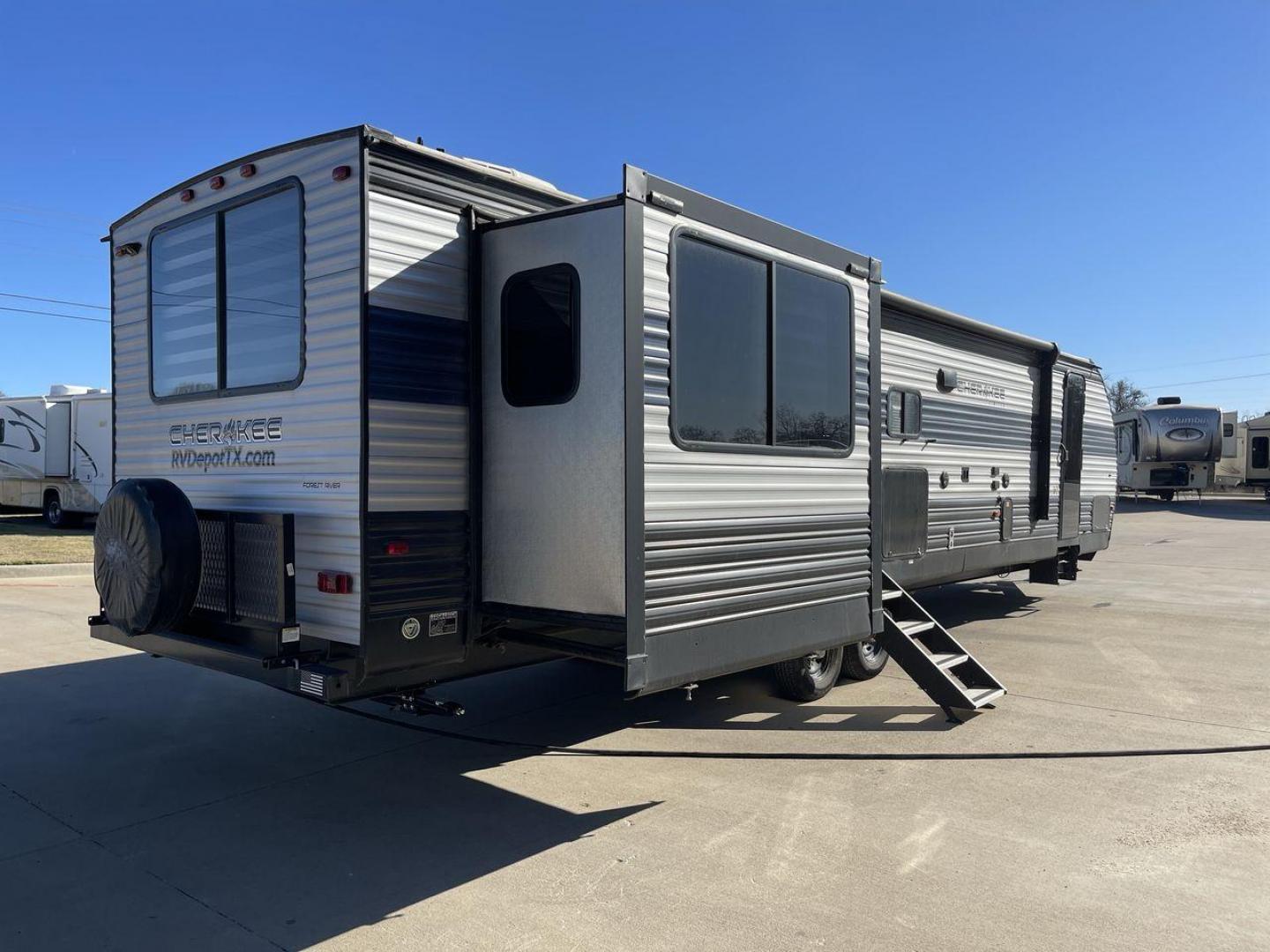 2021 FOREST RIVER CHEROKEE 306MM (4X4TCKG29MX) , Length: 39.92 ft. | Dry Weight: 8,578 lbs. | Gross Weight: 11,100 lbs. | Slides: 3 transmission, located at 4319 N Main St, Cleburne, TX, 76033, (817) 678-5133, 32.385960, -97.391212 - The 2021 Forest River Cherokee 306MM is a spacious and stylish travel trailer, ideal for families or couples who enjoy both relaxation and entertainment on the road. Its rear living area design and premium features make it a standout choice for extended adventures or weekend getaways. The dimensions - Photo#24