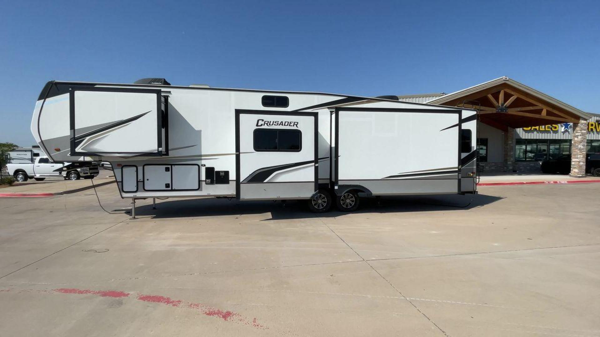 2021 FOREST RIVER CRUSADER 382MBH (5ZT3CS3B4MG) , Length: 43.33 ft. | Dry Weight: 13,106 lbs. | Slides: 4 transmission, located at 4319 N Main St, Cleburne, TX, 76033, (817) 678-5133, 32.385960, -97.391212 - Photo#6