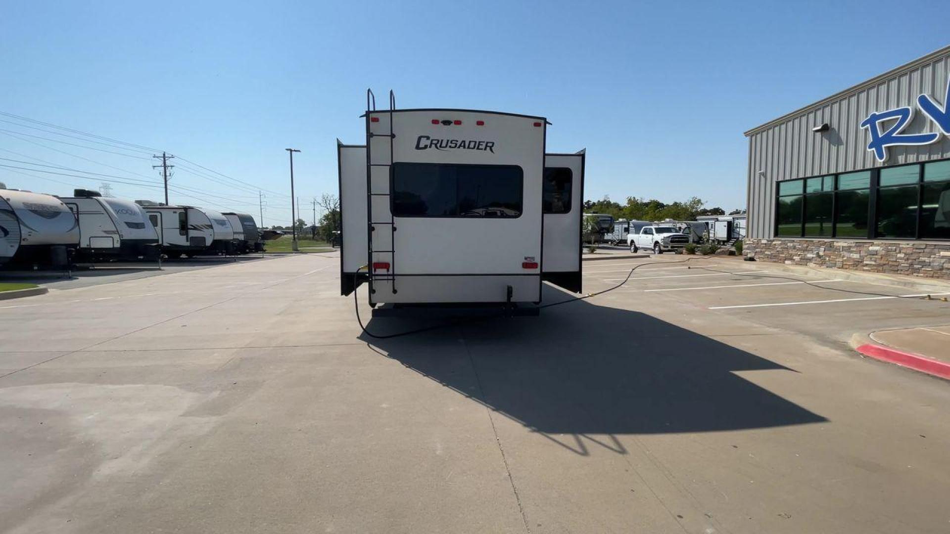 2021 FOREST RIVER CRUSADER 382MBH (5ZT3CS3B4MG) , Length: 43.33 ft. | Dry Weight: 13,106 lbs. | Slides: 4 transmission, located at 4319 N Main St, Cleburne, TX, 76033, (817) 678-5133, 32.385960, -97.391212 - Photo#8