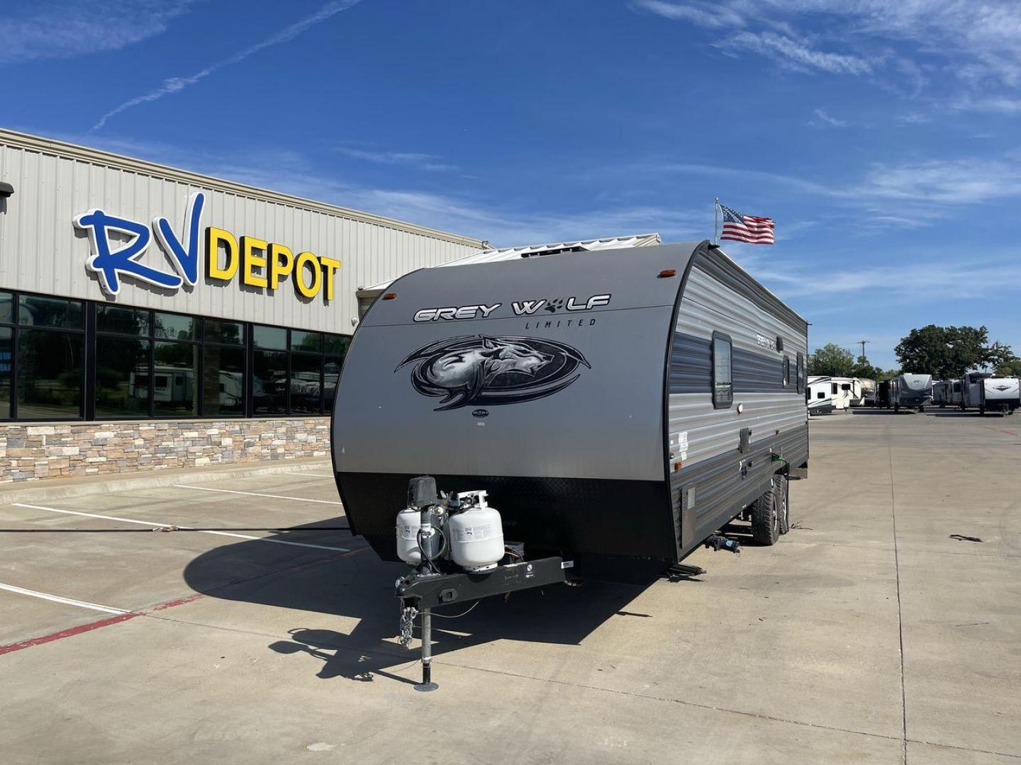 2021 FOREST RIVER GREY WOLF 25RRT (4X4TCKA22MK) , Length: 30.83 ft. | Dry Weight: 5,103 lbs. | Gross Weight: 7,690 lbs. | Slides: 0 transmission, located at 4319 N Main St, Cleburne, TX, 76033, (817) 678-5133, 32.385960, -97.391212 - Photo#0