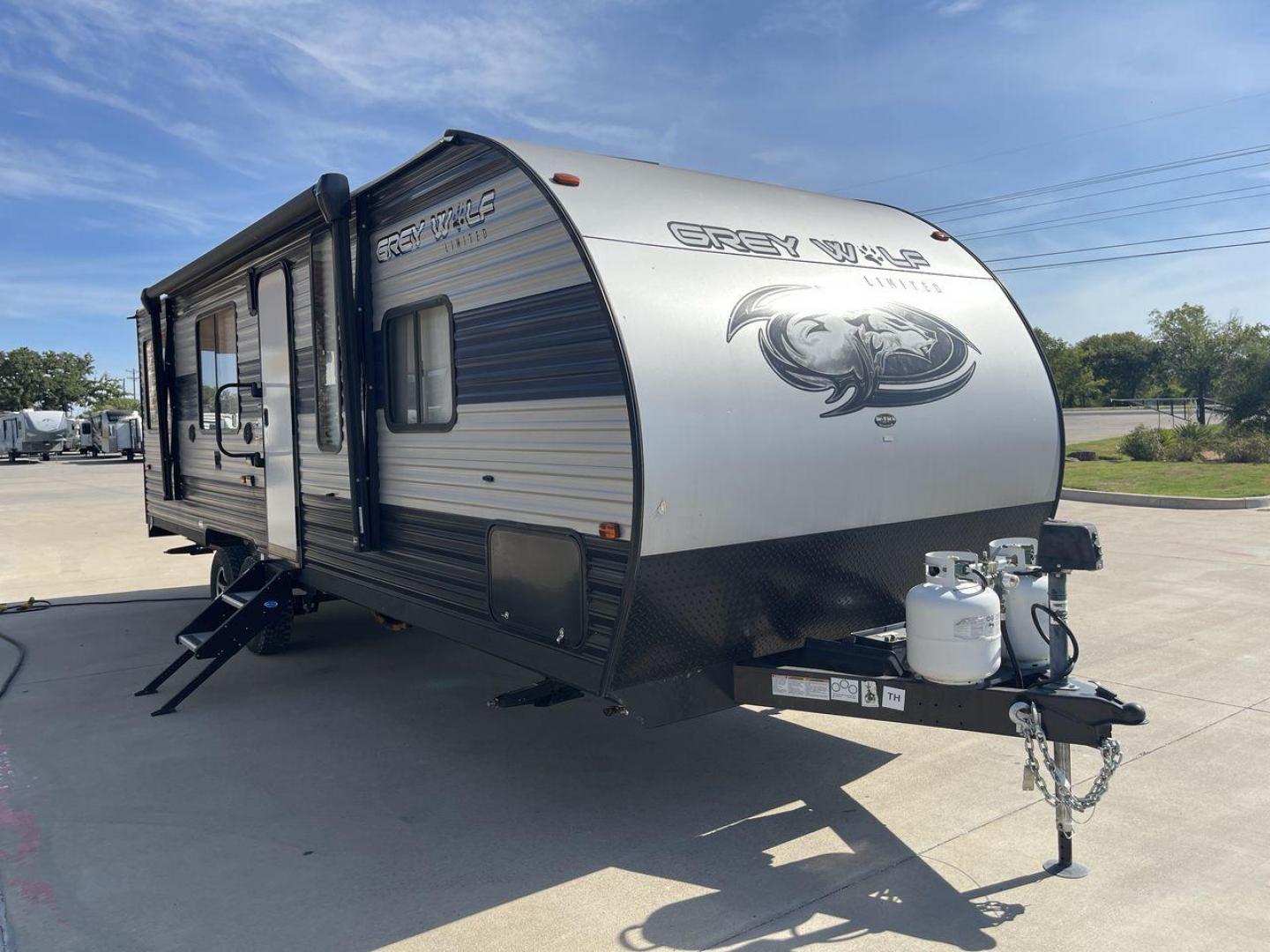 2021 FOREST RIVER GREY WOLF 25RRT (4X4TCKA22MK) , Length: 30.83 ft. | Dry Weight: 5,103 lbs. | Gross Weight: 7,690 lbs. | Slides: 0 transmission, located at 4319 N Main St, Cleburne, TX, 76033, (817) 678-5133, 32.385960, -97.391212 - Photo#22