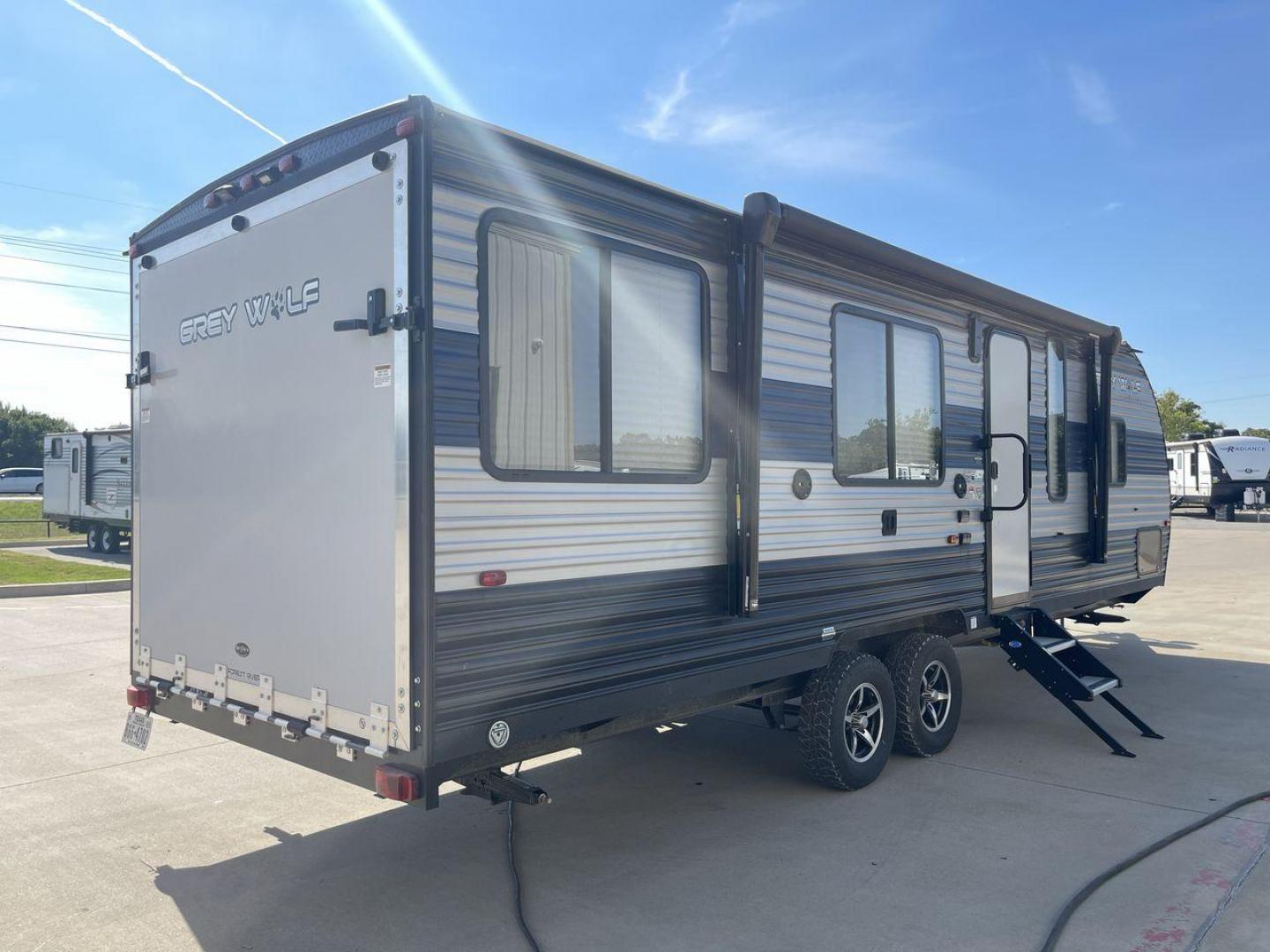 2021 FOREST RIVER GREY WOLF 25RRT (4X4TCKA22MK) , Length: 30.83 ft. | Dry Weight: 5,103 lbs. | Gross Weight: 7,690 lbs. | Slides: 0 transmission, located at 4319 N Main St, Cleburne, TX, 76033, (817) 678-5133, 32.385960, -97.391212 - Photo#24