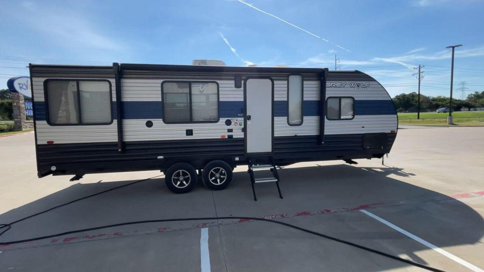 2021 FOREST RIVER GREY WOLF 25RRT (4X4TCKA22MK) , Length: 30.83 ft. | Dry Weight: 5,103 lbs. | Gross Weight: 7,690 lbs. | Slides: 0 transmission, located at 4319 N Main St, Cleburne, TX, 76033, (817) 678-5133, 32.385960, -97.391212 - Photo#2