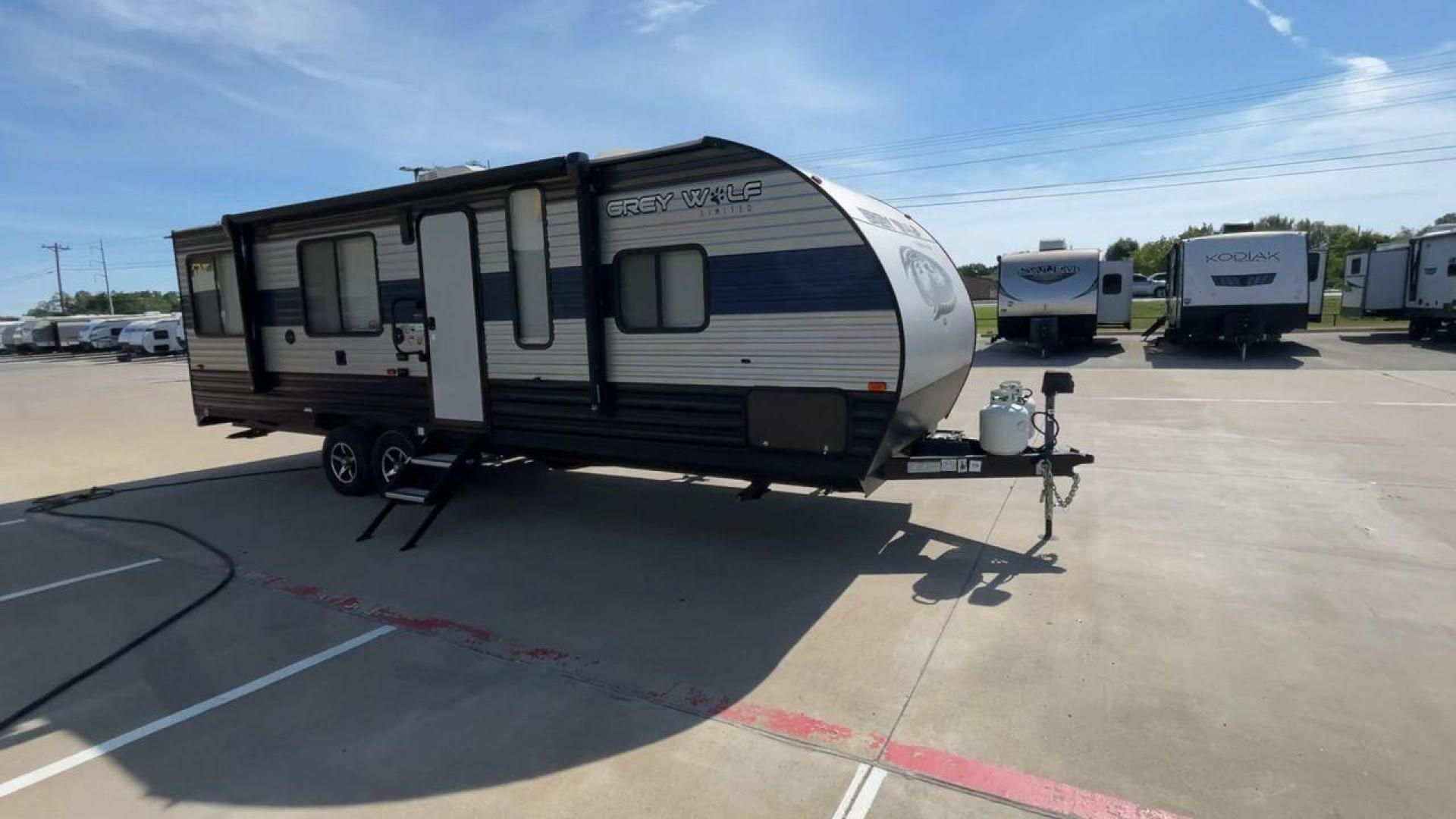 2021 FOREST RIVER GREY WOLF 25RRT (4X4TCKA22MK) , Length: 30.83 ft. | Dry Weight: 5,103 lbs. | Gross Weight: 7,690 lbs. | Slides: 0 transmission, located at 4319 N Main St, Cleburne, TX, 76033, (817) 678-5133, 32.385960, -97.391212 - Photo#3