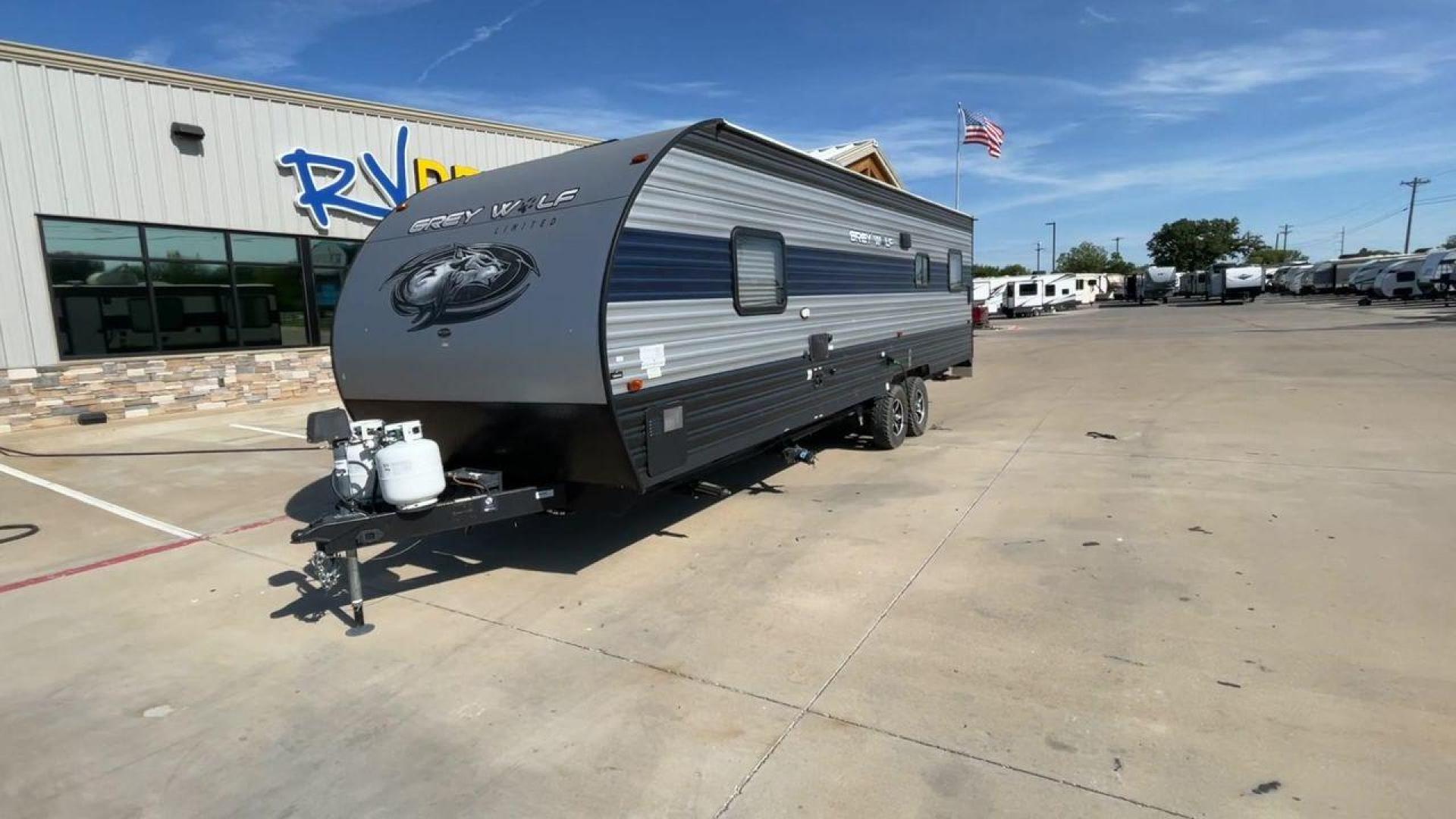 2021 FOREST RIVER GREY WOLF 25RRT (4X4TCKA22MK) , Length: 30.83 ft. | Dry Weight: 5,103 lbs. | Gross Weight: 7,690 lbs. | Slides: 0 transmission, located at 4319 N Main St, Cleburne, TX, 76033, (817) 678-5133, 32.385960, -97.391212 - Photo#5