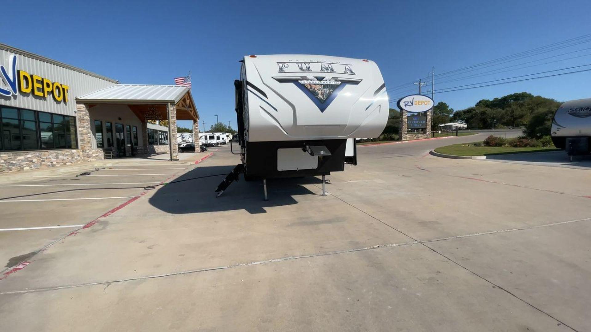 2021 FOREST RIVER PUMA 295BHSS (4X4FPUF25MP) , located at 4319 N Main St, Cleburne, TX, 76033, (817) 678-5133, 32.385960, -97.391212 - Photo#4