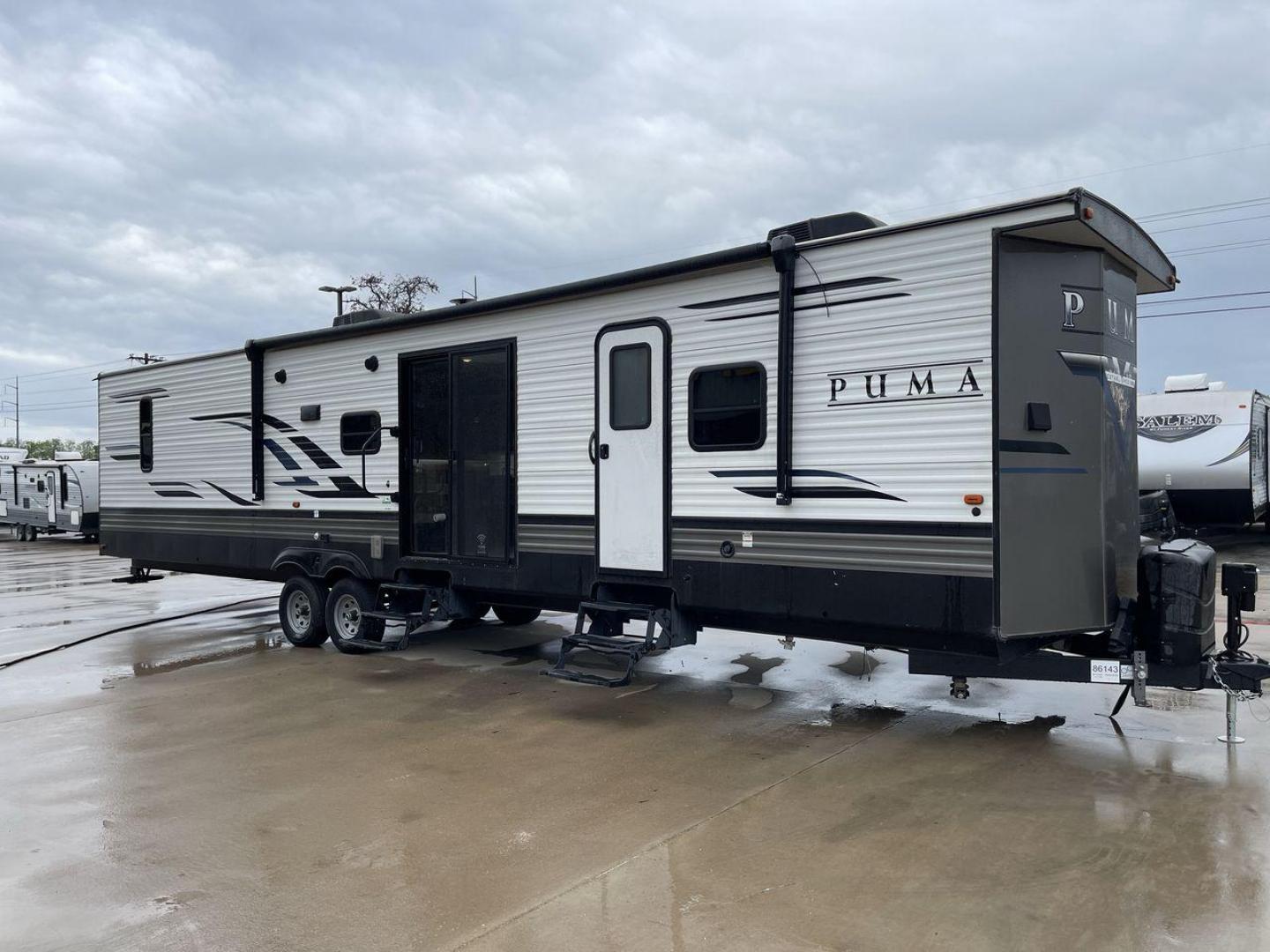 2021 FOREST RIVER PUMA 39DBT (4X4TPUR25MP) , located at 4319 N Main St, Cleburne, TX, 76033, (817) 678-5133, 32.385960, -97.391212 - Photo#22