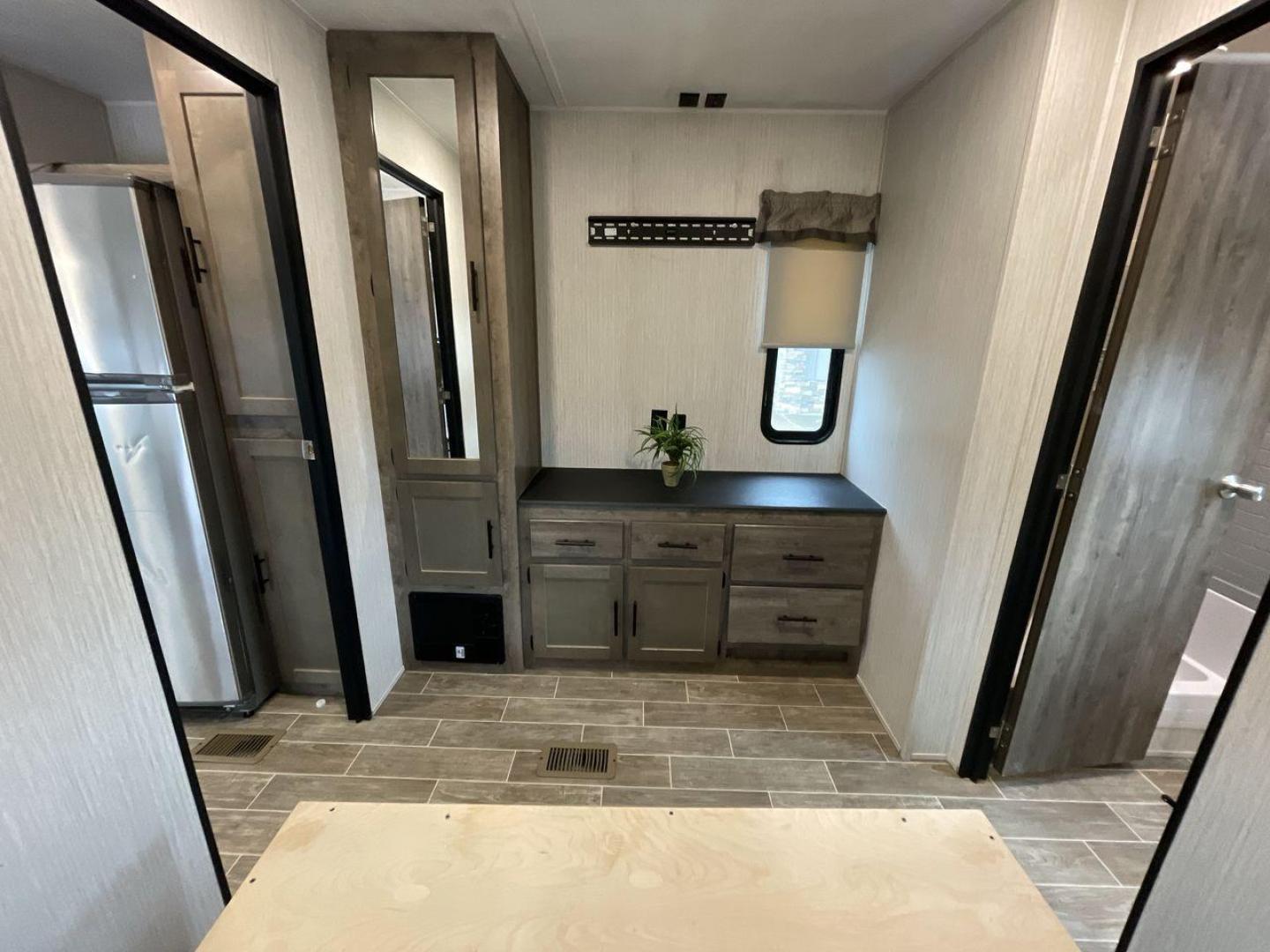 2021 FOREST RIVER PUMA 39DBT (4X4TPUR25MP) , located at 4319 N Main St, Cleburne, TX, 76033, (817) 678-5133, 32.385960, -97.391212 - Photo#25