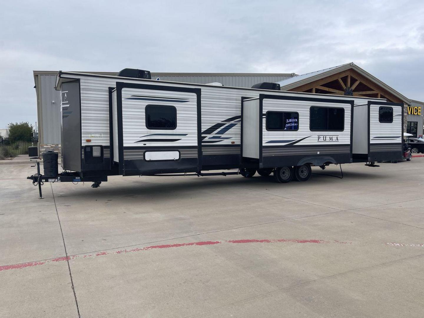 2021 FOREST RIVER PUMA 39PQB - (4X4TPUR24MP) , Length: 42.08 ft | Dry Weight: 10,709 lbs. lbs | Gross Weight: 13,413 lbs. | Slides: 4 transmission, located at 4319 N Main St, Cleburne, TX, 76033, (817) 678-5133, 32.385960, -97.391212 - Photo#22