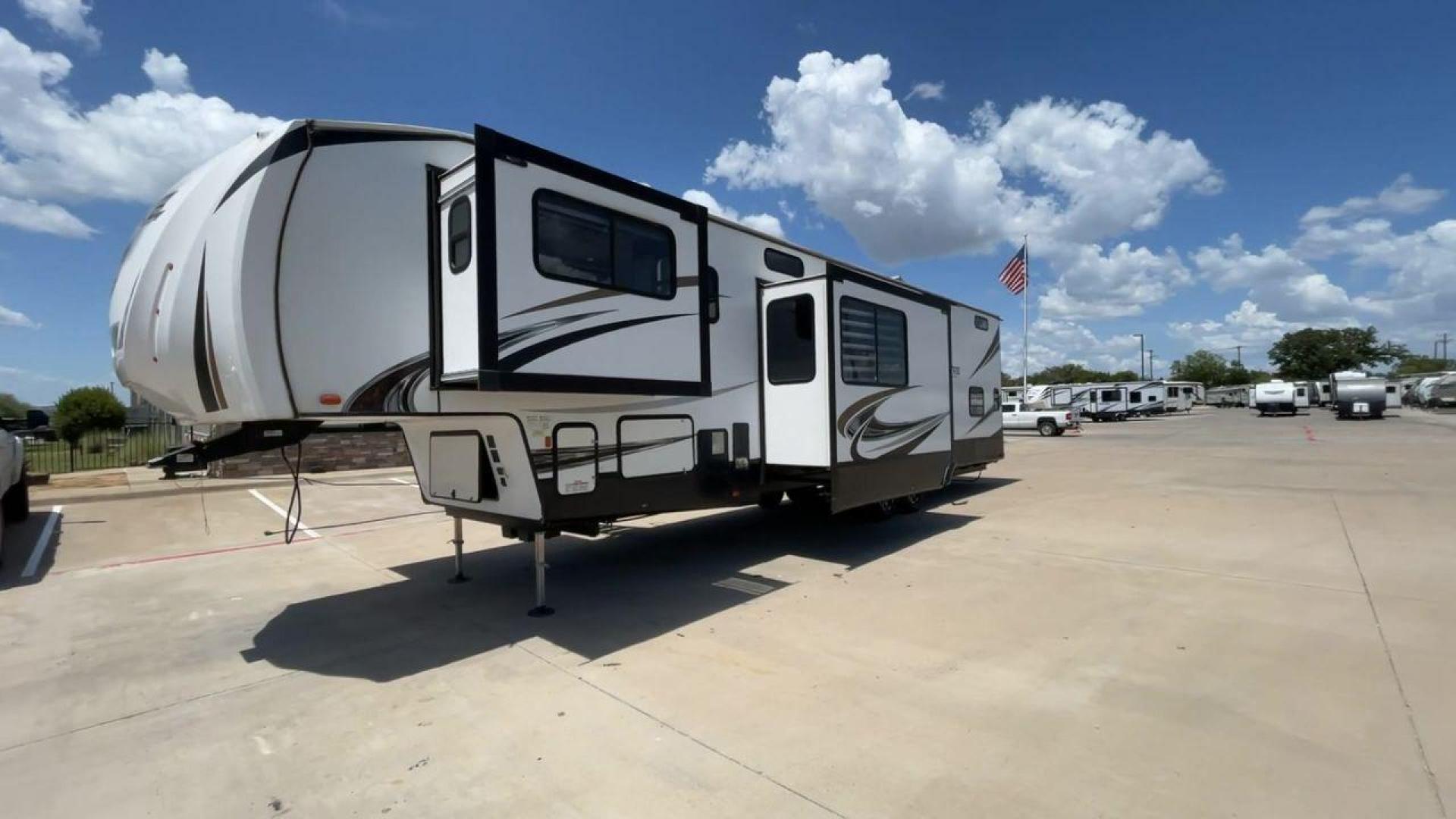 2021 FOREST RIVER SABRE 37FLL (5ZT3SR2B2M6) , Length: 42.75 ft | Dry Weight: 11,918 lbs. | Slides: 4 transmission, located at 4319 N Main St, Cleburne, TX, 76033, (817) 678-5133, 32.385960, -97.391212 - Photo#5