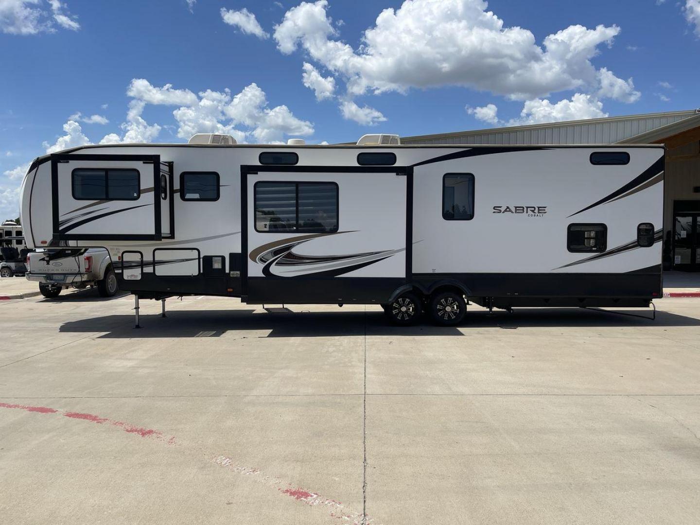 2021 FOREST RIVER SABRE 37FLL (5ZT3SR2B2M6) , Length: 42.75 ft | Dry Weight: 11,918 lbs. | Slides: 4 transmission, located at 4319 N Main St, Cleburne, TX, 76033, (817) 678-5133, 32.385960, -97.391212 - Photo#24