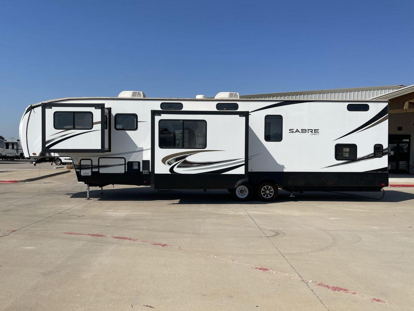 2021 FOREST RIVER SABRE 37FLL (5ZT3SR2B3M6) , Length: 42.75 ft. | Dry Weight: 11,918 lbs. | Slides: 4 transmission, located at 4319 N Main St, Cleburne, TX, 76033, (817) 678-5133, 32.385960, -97.391212 - The 2021 Forest River Sabre 37FLL is a large, luxurious fifth-wheel trailer that measures 42.75 feet in length and features four slide-outs. It has an aerodynamic front cap with the Sabre Cobalt logo and bold, modern graphics. The curved front end is designed to reduce wind drag when towing. The rea - Photo#24