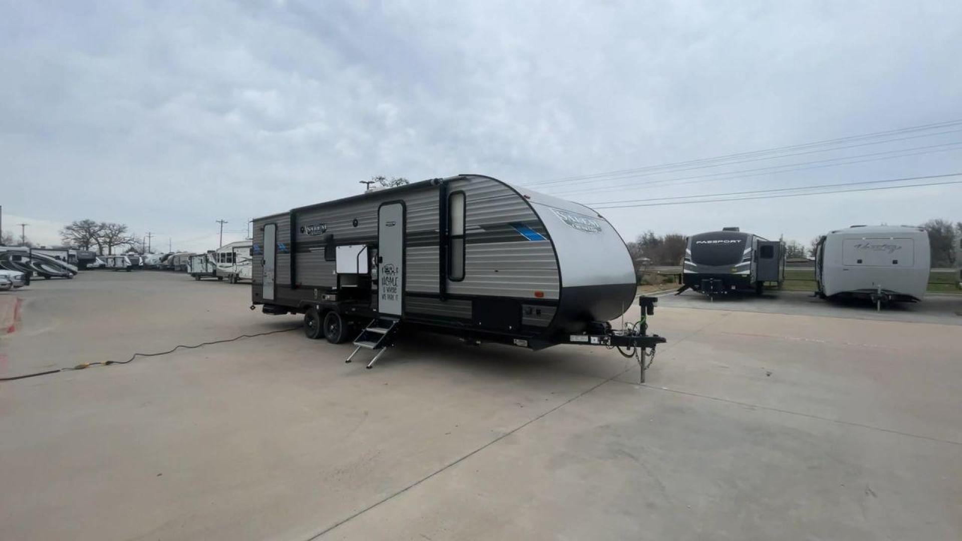 2021 FOREST RIVER SALEM 263BHXL (4X4TSMB2XM7) , located at 4319 N Main St, Cleburne, TX, 76033, (817) 678-5133, 32.385960, -97.391212 - Photo#3