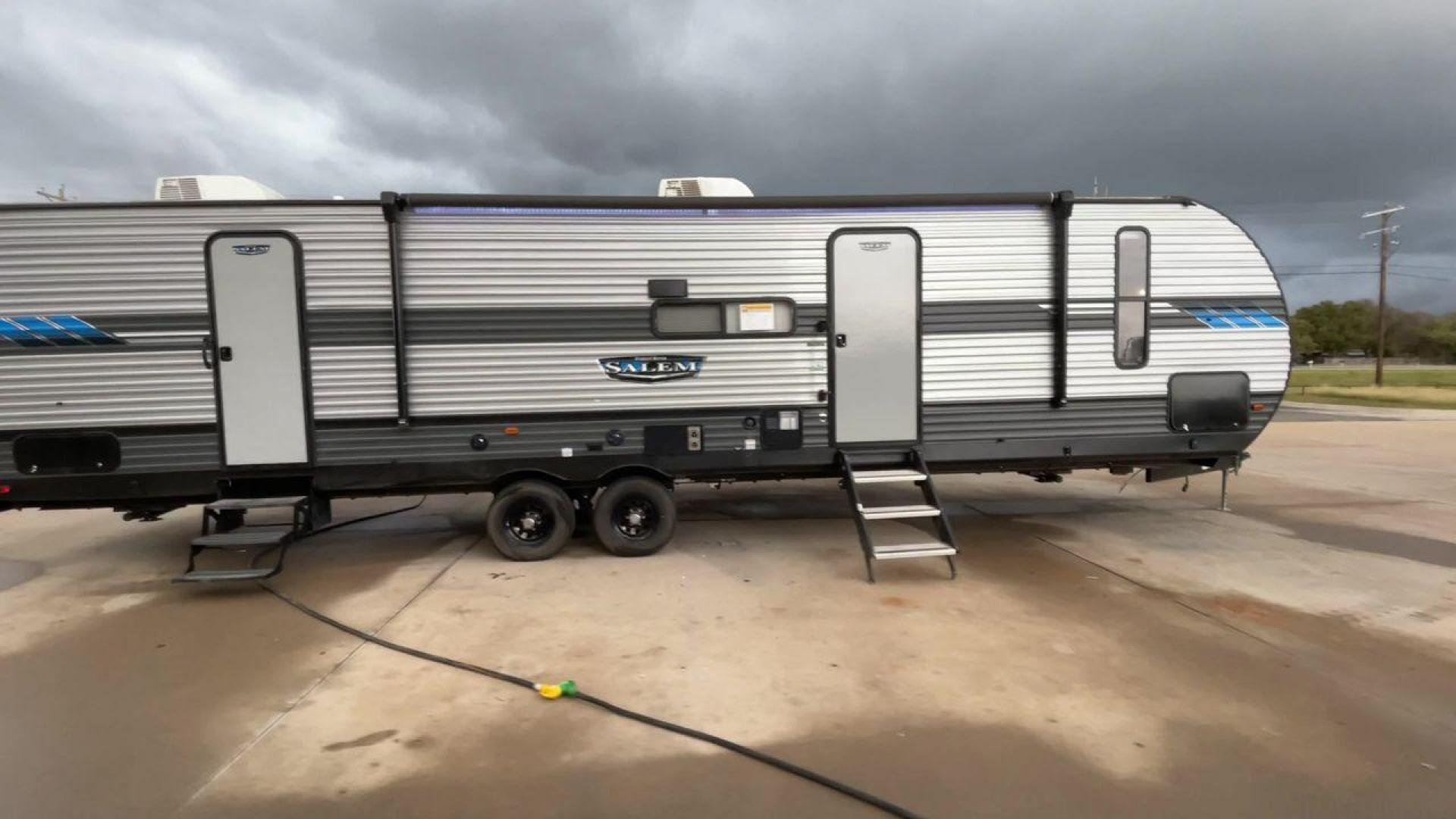 2021 FOREST RIVER SALEM 37BHSS2Q (4X4TSMN22MA) , Length: 39 ft. | Dry Weight: 7,659 lbs. | Slides: 1 transmission, located at 4319 N Main St, Cleburne, TX, 76033, (817) 678-5133, 32.385960, -97.391212 - Photo#2