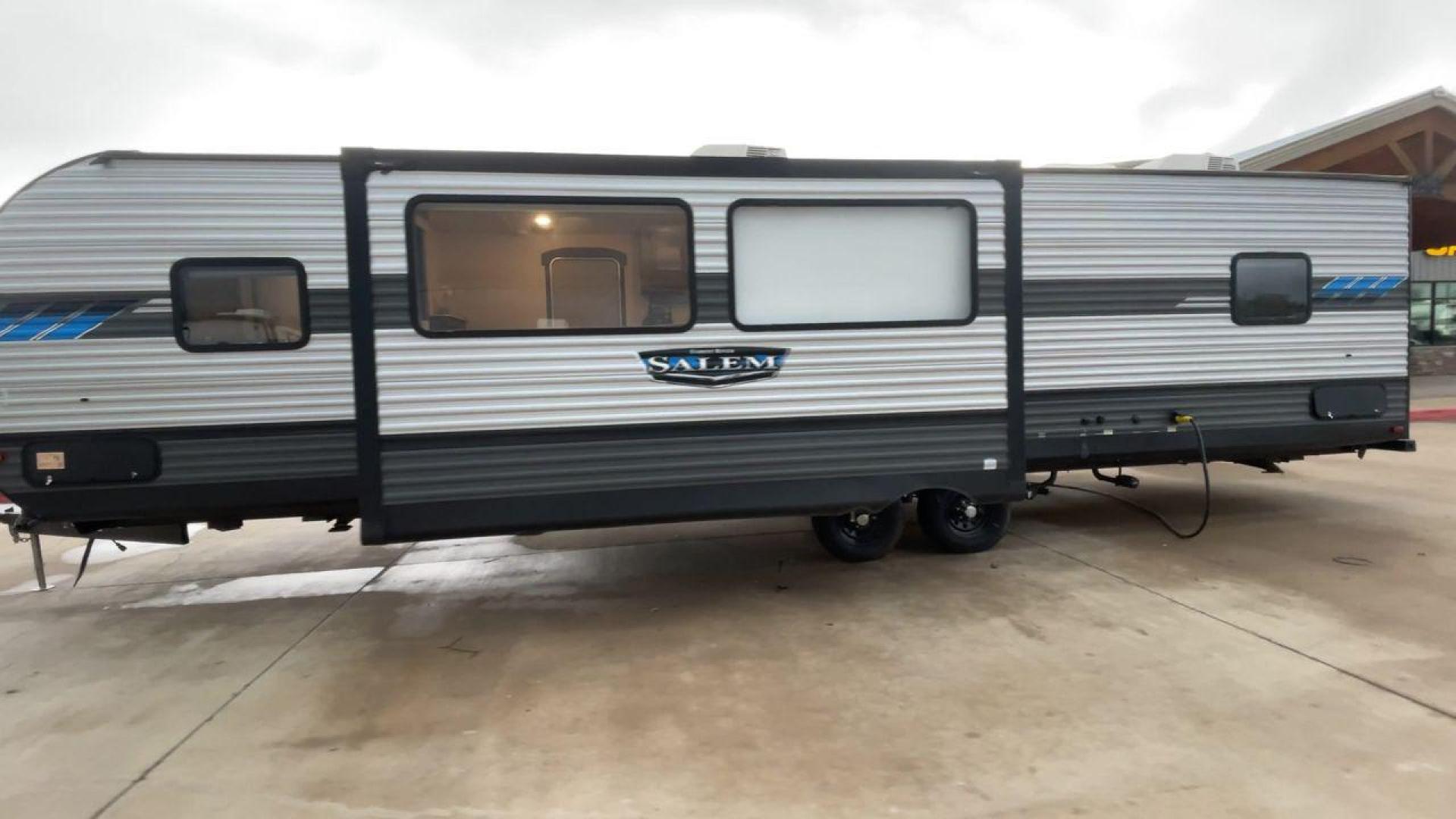 2021 FOREST RIVER SALEM 37BHSS2Q (4X4TSMN22MA) , Length: 39 ft. | Dry Weight: 7,659 lbs. | Slides: 1 transmission, located at 4319 N Main St, Cleburne, TX, 76033, (817) 678-5133, 32.385960, -97.391212 - Photo#6