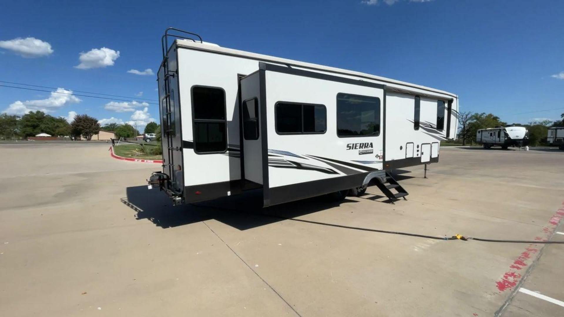 2021 FOREST RIVER SIERRA 3660MB (4X4FSEN23MJ) , Length: 39.92 ft. | Dry Weight: 11,659 lbs. | Gross Weight: 14,115 lbs. | Slides: 4 transmission, located at 4319 N Main St, Cleburne, TX, 76033, (817) 678-5133, 32.385960, -97.391212 - Photo#1