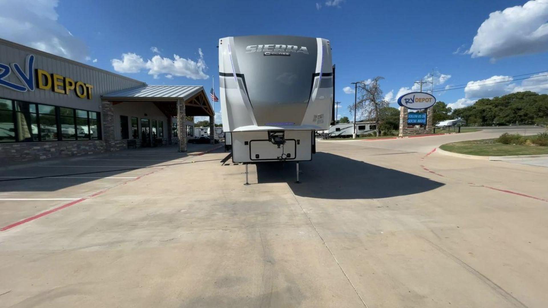 2021 FOREST RIVER SIERRA 3660MB (4X4FSEN23MJ) , Length: 39.92 ft. | Dry Weight: 11,659 lbs. | Gross Weight: 14,115 lbs. | Slides: 4 transmission, located at 4319 N Main St, Cleburne, TX, 76033, (817) 678-5133, 32.385960, -97.391212 - Photo#4