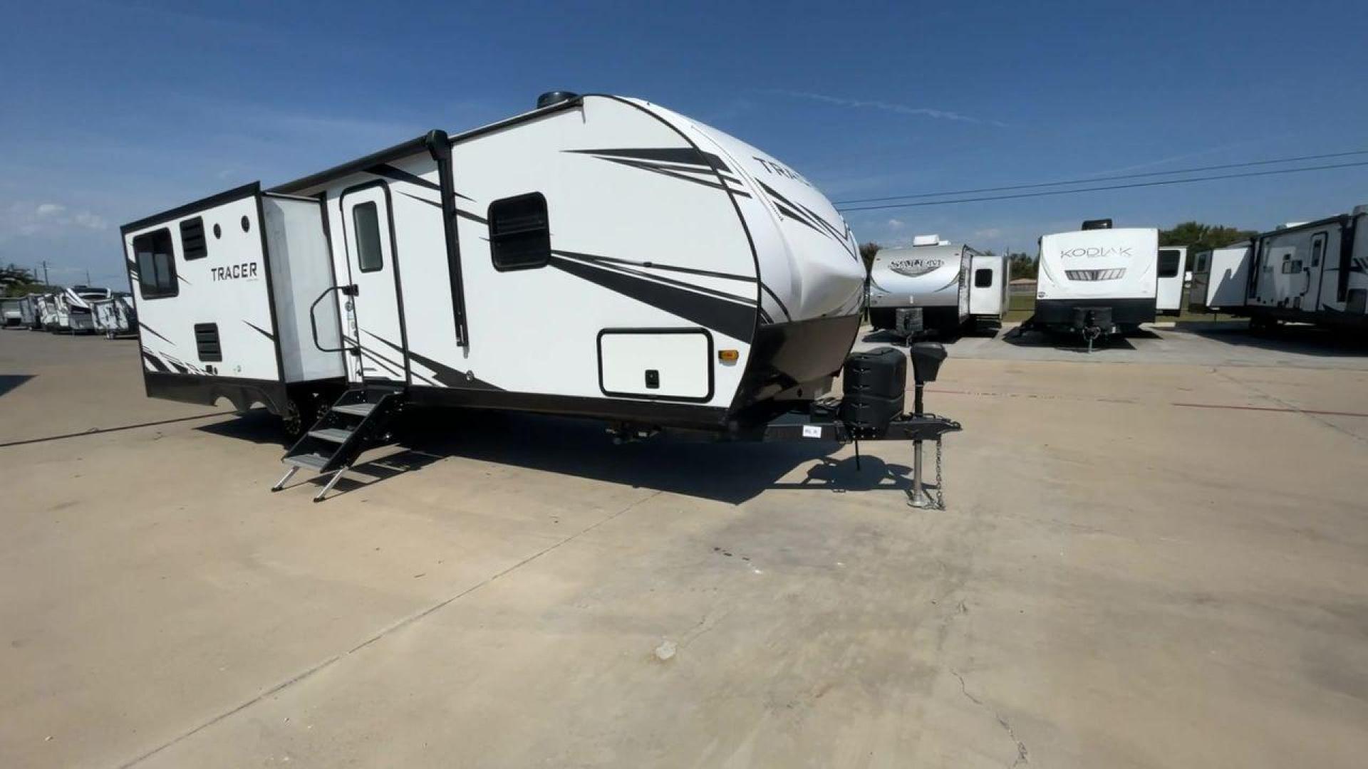 2021 FOREST RIVER TRACER 28RES (5ZT2TRTB1MB) , Length: 32.92 ft. | Dry Weight: 6,866 lbs. | Slides: 2 transmission, located at 4319 N Main St, Cleburne, TX, 76033, (817) 678-5133, 32.385960, -97.391212 - Measuring 32.92 feet in length with a dry weight of 6,866 lbs., the 2021 Forest River Tracer 28RES is both spacious and easy to tow. The sleek white exterior with black accents and Tracer branding gives the trailer a sharp and contemporary look. The dual slide-outs on one side help create more livin - Photo#3