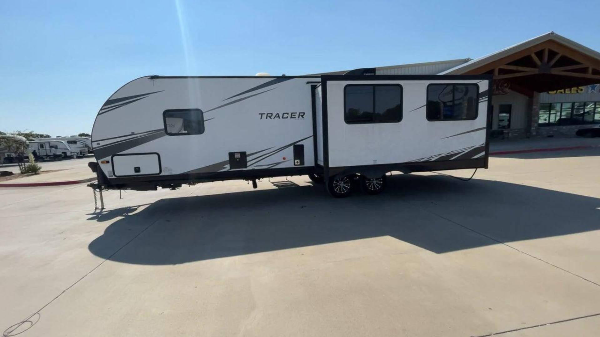 2021 FOREST RIVER TRACER 28RES (5ZT2TRTB1MB) , Length: 32.92 ft. | Dry Weight: 6,866 lbs. | Slides: 2 transmission, located at 4319 N Main St, Cleburne, TX, 76033, (817) 678-5133, 32.385960, -97.391212 - Measuring 32.92 feet in length with a dry weight of 6,866 lbs., the 2021 Forest River Tracer 28RES is both spacious and easy to tow. The sleek white exterior with black accents and Tracer branding gives the trailer a sharp and contemporary look. The dual slide-outs on one side help create more livin - Photo#6