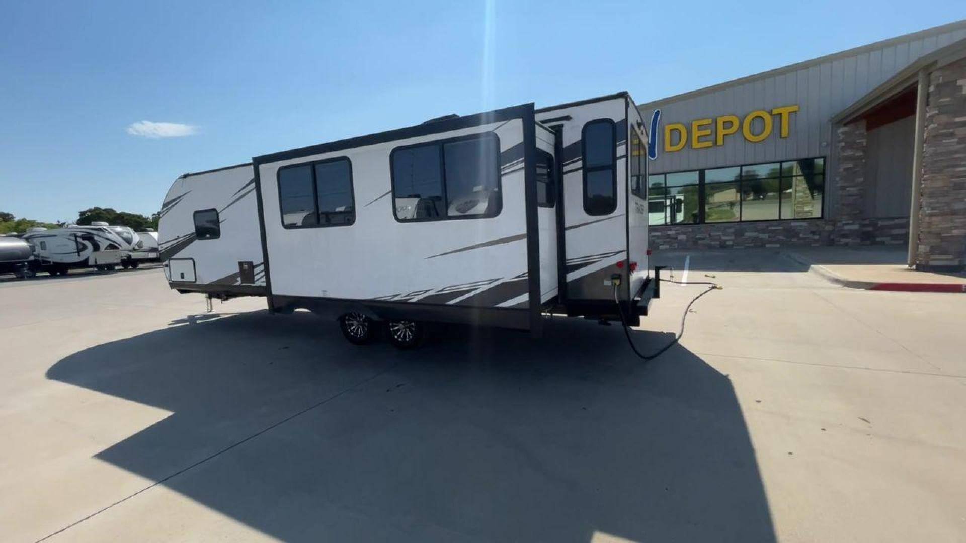 2021 FOREST RIVER TRACER 28RES (5ZT2TRTB1MB) , Length: 32.92 ft. | Dry Weight: 6,866 lbs. | Slides: 2 transmission, located at 4319 N Main St, Cleburne, TX, 76033, (817) 678-5133, 32.385960, -97.391212 - Measuring 32.92 feet in length with a dry weight of 6,866 lbs., the 2021 Forest River Tracer 28RES is both spacious and easy to tow. The sleek white exterior with black accents and Tracer branding gives the trailer a sharp and contemporary look. The dual slide-outs on one side help create more livin - Photo#7