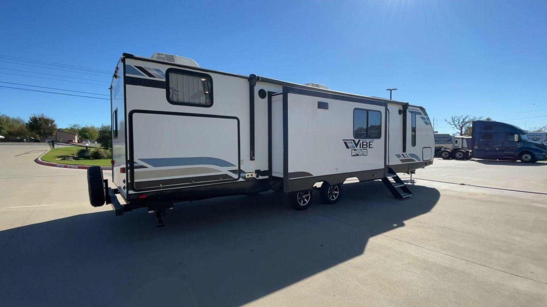 2021 FOREST RIVER VIBE 34BH (4X4TVBK20M4) , Length: 39.42 ft. | Dry Weight: 8,164 lbs. | Slides: 3 transmission, located at 4319 N Main St, Cleburne, TX, 76033, (817) 678-5133, 32.385960, -97.391212 - Photo#1