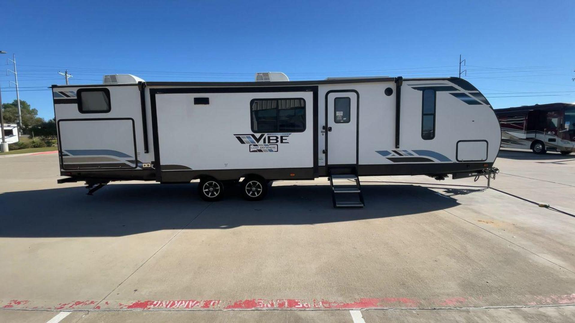 2021 FOREST RIVER VIBE 34BH (4X4TVBK20M4) , Length: 39.42 ft. | Dry Weight: 8,164 lbs. | Slides: 3 transmission, located at 4319 N Main St, Cleburne, TX, 76033, (817) 678-5133, 32.385960, -97.391212 - Photo#2