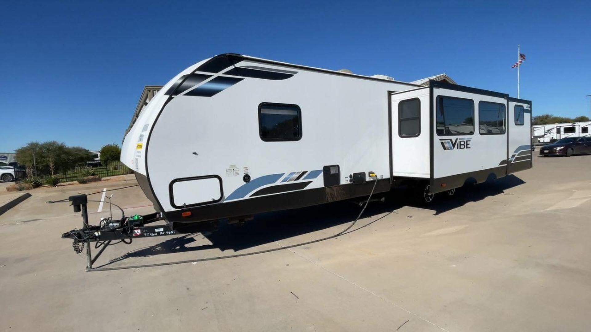 2021 FOREST RIVER VIBE 34BH (4X4TVBK20M4) , Length: 39.42 ft. | Dry Weight: 8,164 lbs. | Slides: 3 transmission, located at 4319 N Main St, Cleburne, TX, 76033, (817) 678-5133, 32.385960, -97.391212 - Photo#5