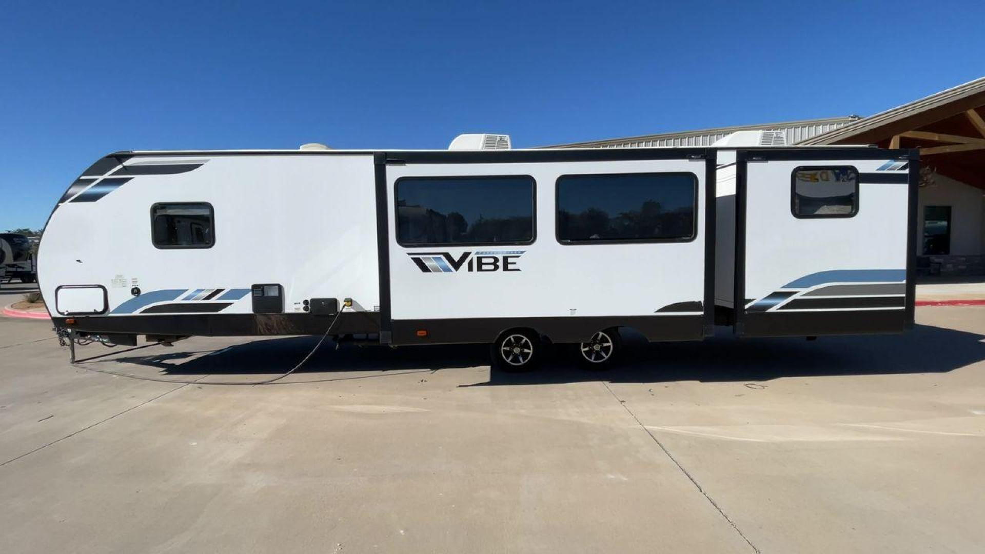 2021 FOREST RIVER VIBE 34BH (4X4TVBK20M4) , Length: 39.42 ft. | Dry Weight: 8,164 lbs. | Slides: 3 transmission, located at 4319 N Main St, Cleburne, TX, 76033, (817) 678-5133, 32.385960, -97.391212 - Photo#6