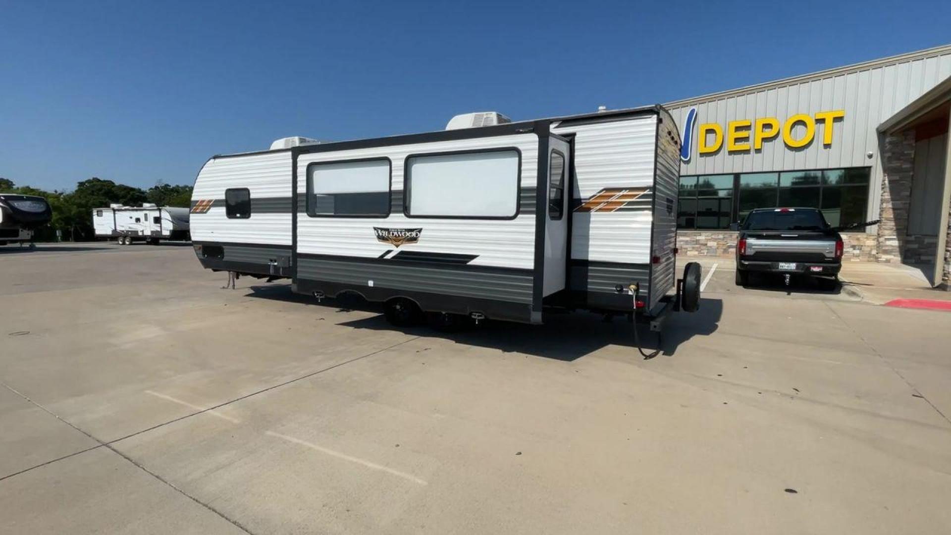 2021 FOREST RIVER WILDWOOD 27RK (4X4TWDC28MA) , Length: 33.67 ft. | Dry Weight: 6,798 lbs. | Slides: 1 transmission, located at 4319 N Main St, Cleburne, TX, 76033, (817) 678-5133, 32.385960, -97.391212 - Photo#7