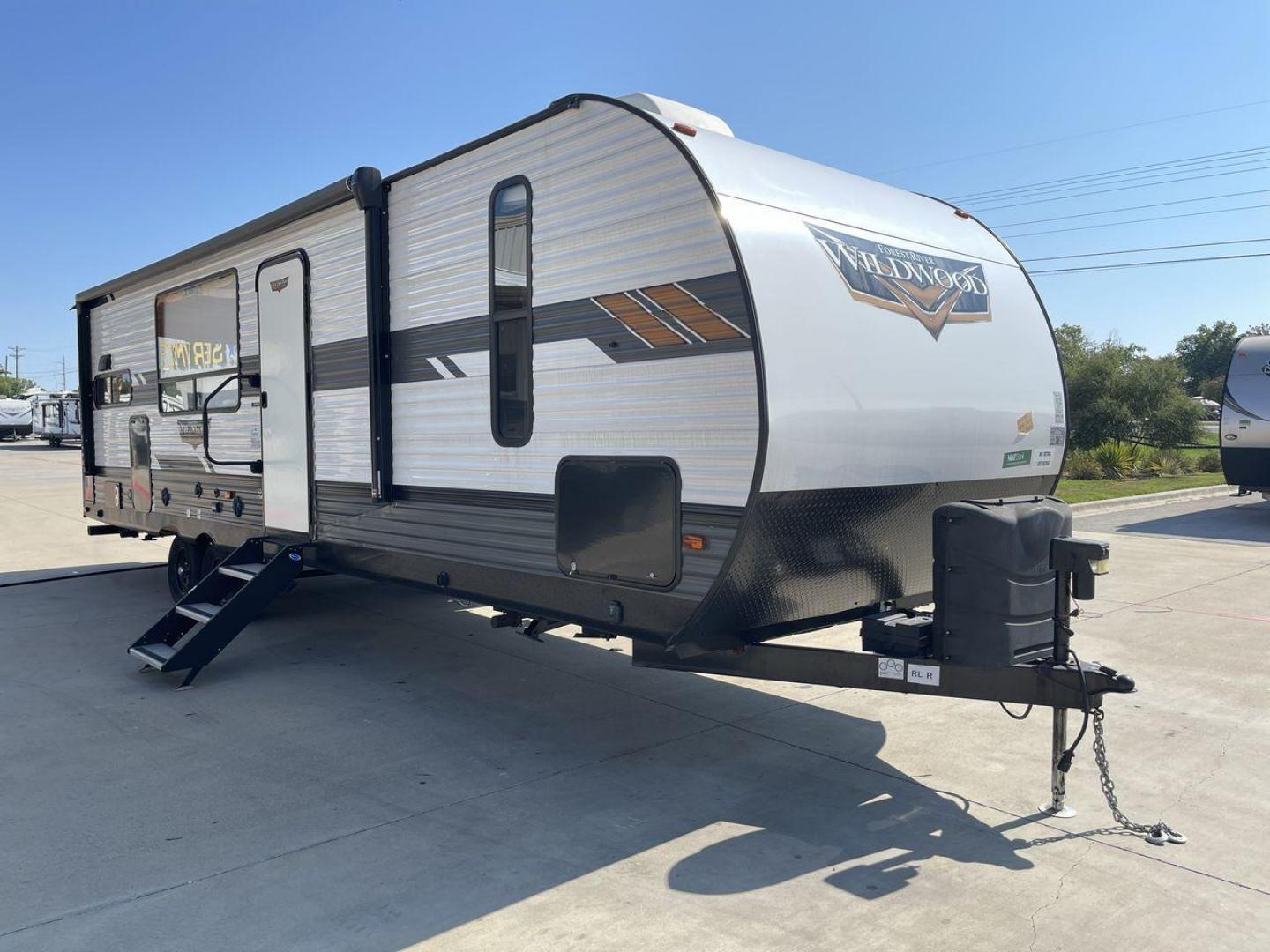 2021 FOREST RIVER WILDWOOD 27RK (4X4TWDC28MA) , Length: 33.67 ft. | Dry Weight: 6,798 lbs. | Slides: 1 transmission, located at 4319 N Main St, Cleburne, TX, 76033, (817) 678-5133, 32.385960, -97.391212 - Photo#23