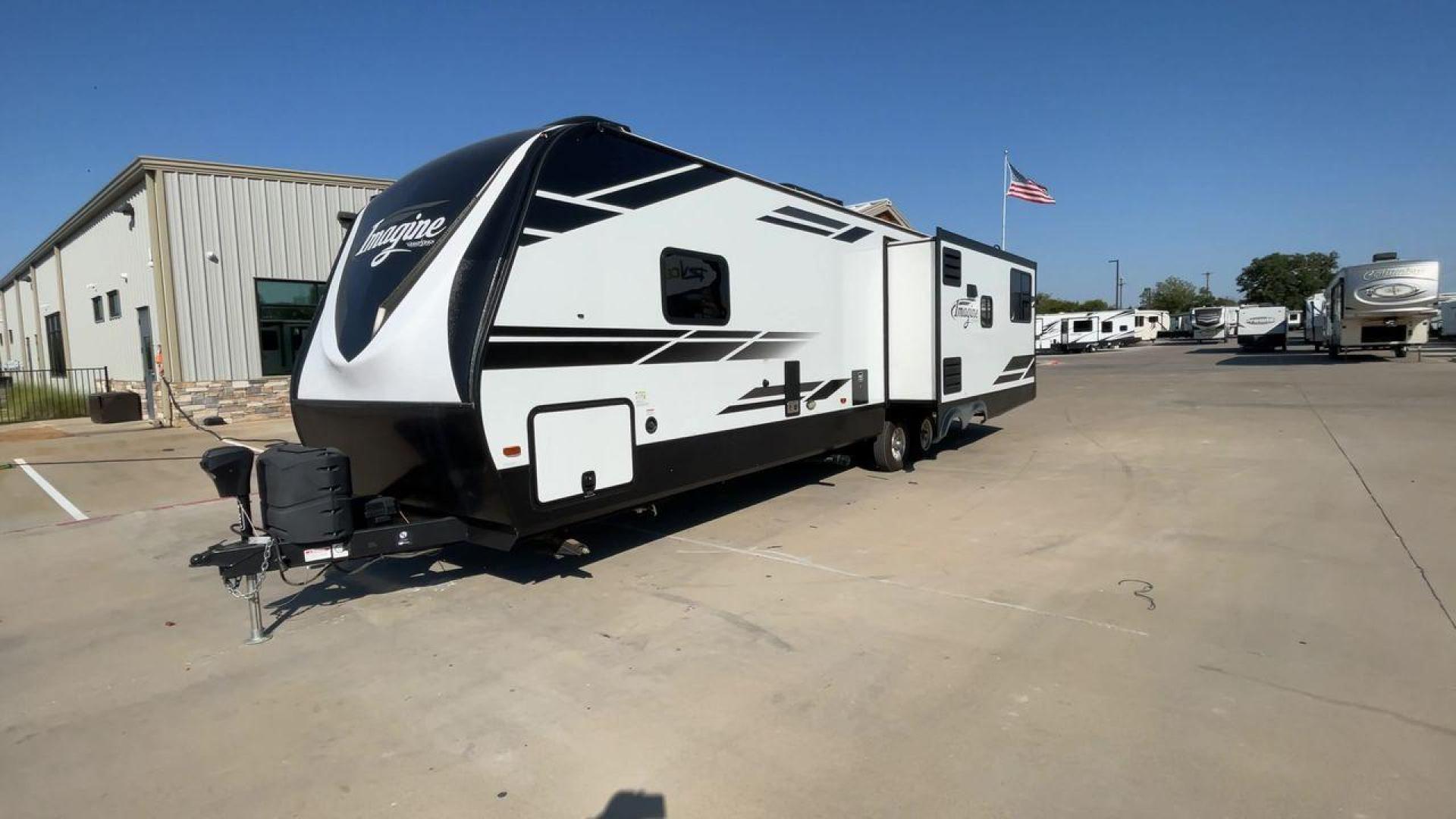 2021 GRAND DESIGN IMAGINE 3100RD (573TE3725M6) , Length: 35.92 ft. | Dry Weight: 7,778 lbs. | Gross Weight: 9,495 lbs. | Slides: 2 transmission, located at 4319 N Main St, Cleburne, TX, 76033, (817) 678-5133, 32.385960, -97.391212 - The 2021 Grand Design Imagine 3100RD is a spacious and thoughtfully designed travel trailer that combines luxury, functionality, and comfort for travelers looking to enjoy extended adventures. With its open floor plan, residential-style features, and high-quality construction, this model is ideal fo - Photo#5