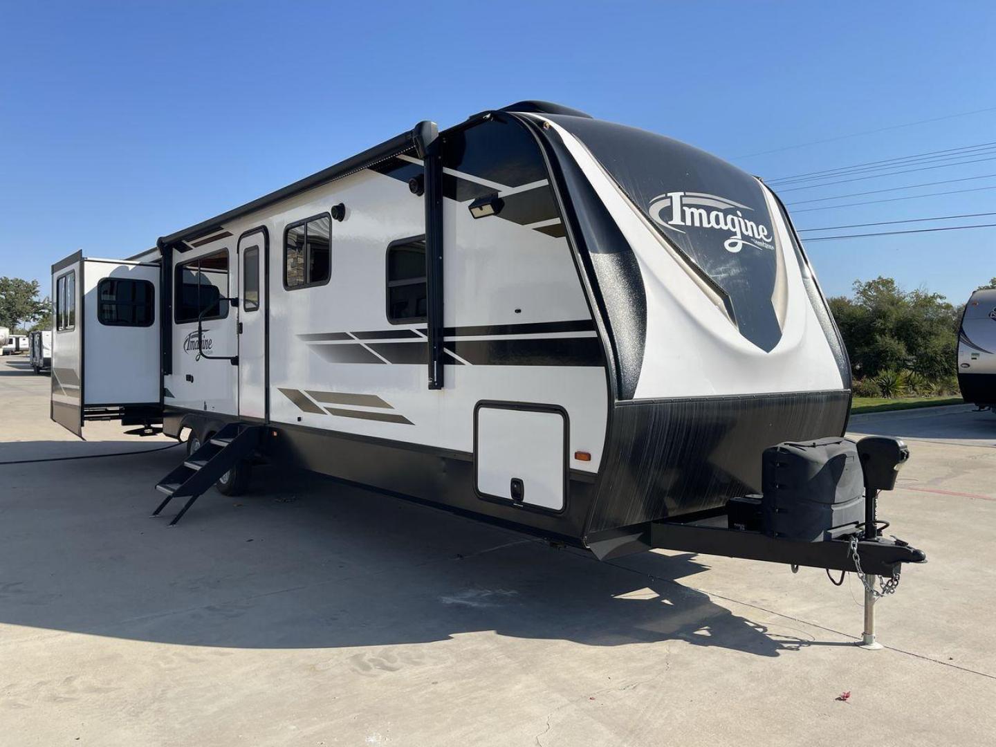 2021 GRAND DESIGN IMAGINE 3100RD (573TE3725M6) , Length: 35.92 ft. | Dry Weight: 7,778 lbs. | Gross Weight: 9,495 lbs. | Slides: 2 transmission, located at 4319 N Main St, Cleburne, TX, 76033, (817) 678-5133, 32.385960, -97.391212 - The 2021 Grand Design Imagine 3100RD is a spacious and thoughtfully designed travel trailer that combines luxury, functionality, and comfort for travelers looking to enjoy extended adventures. With its open floor plan, residential-style features, and high-quality construction, this model is ideal fo - Photo#23